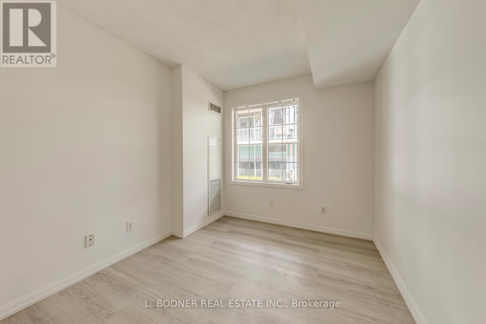 Photo 10 of 116 70 Douro Street, Toronto ON
