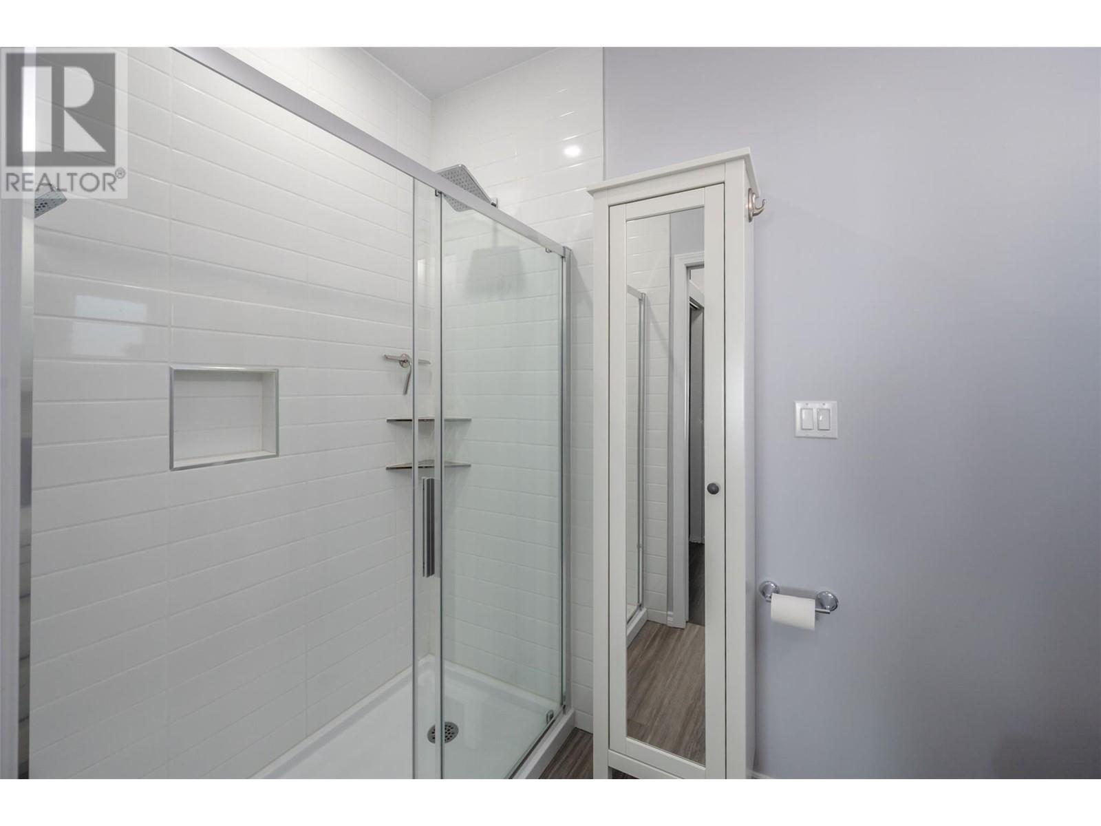 24 3096 South Main Street, Penticton