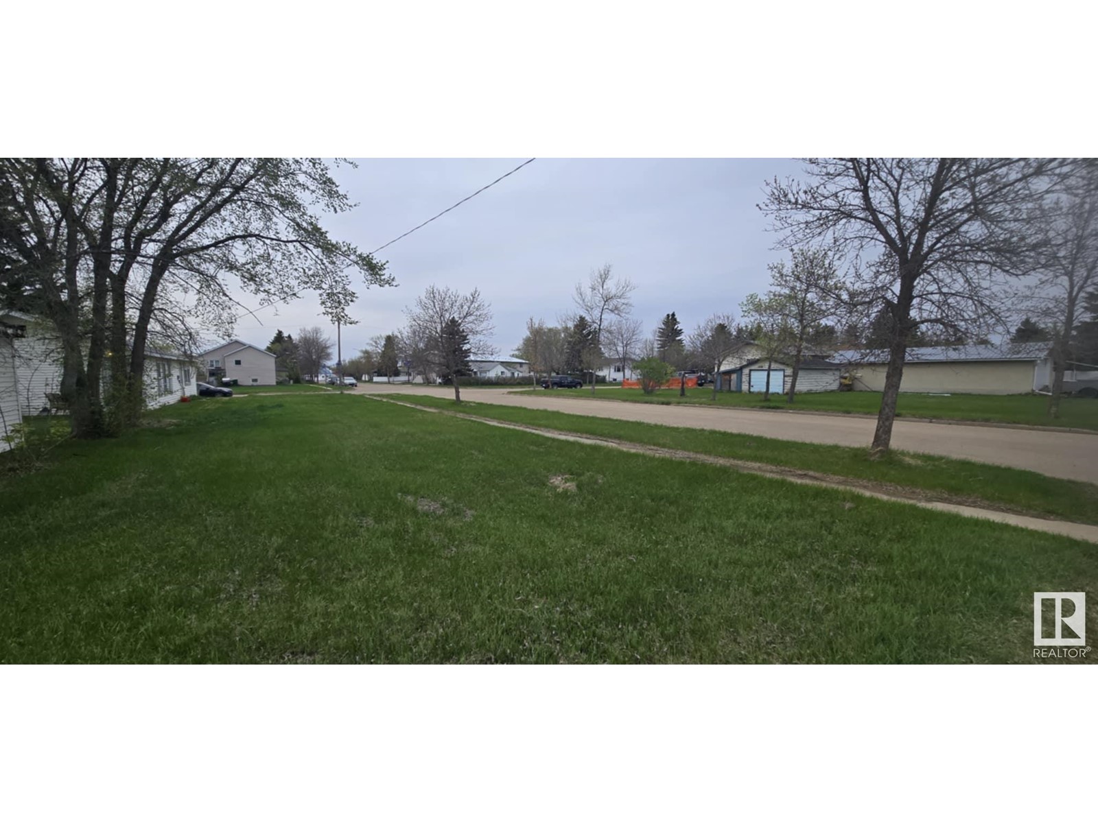 Photo 3 of 4817 50 St, Lamont AB
