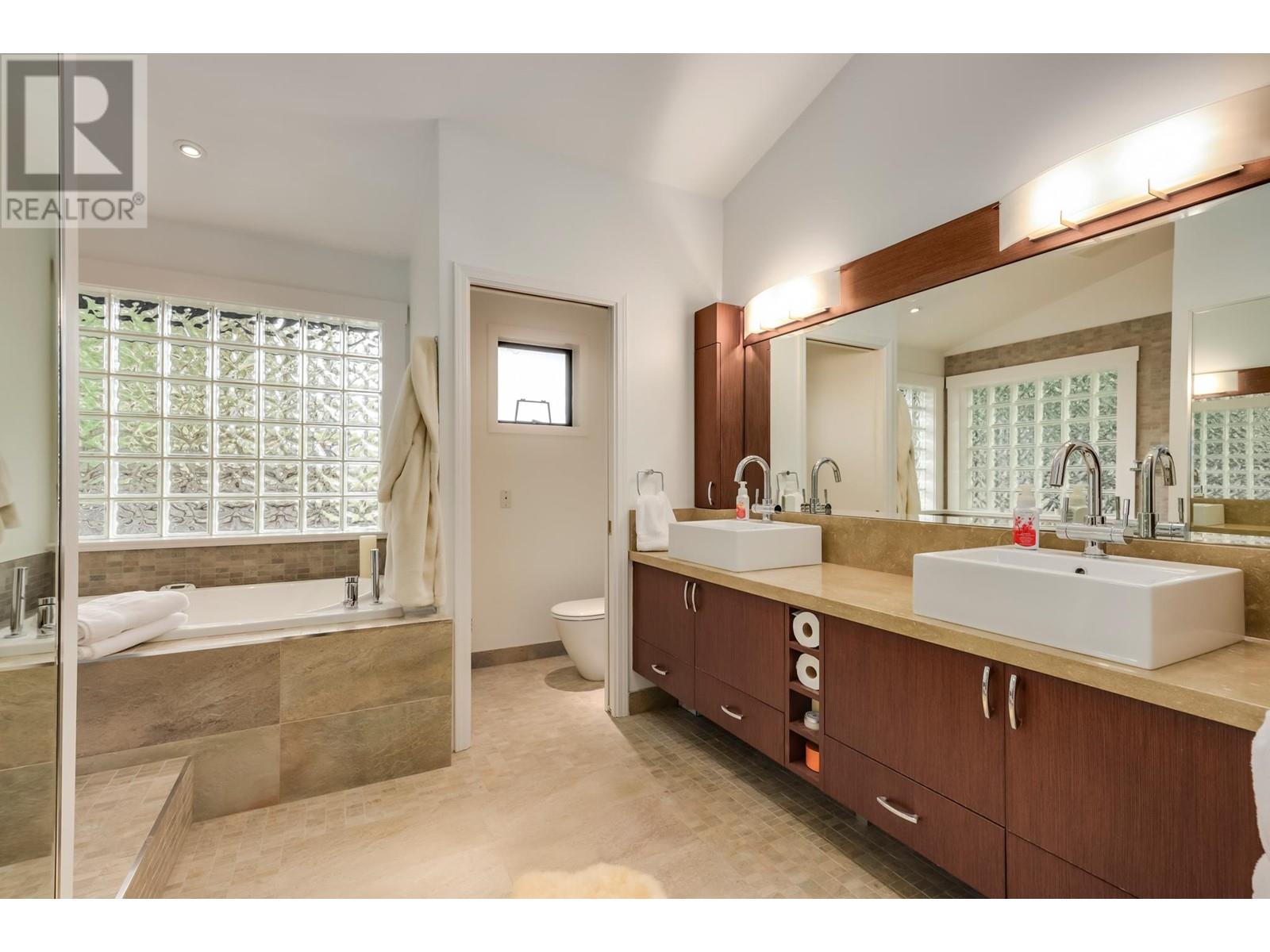 31 AXFORD BAY, Port Moody real estate listing R3000349