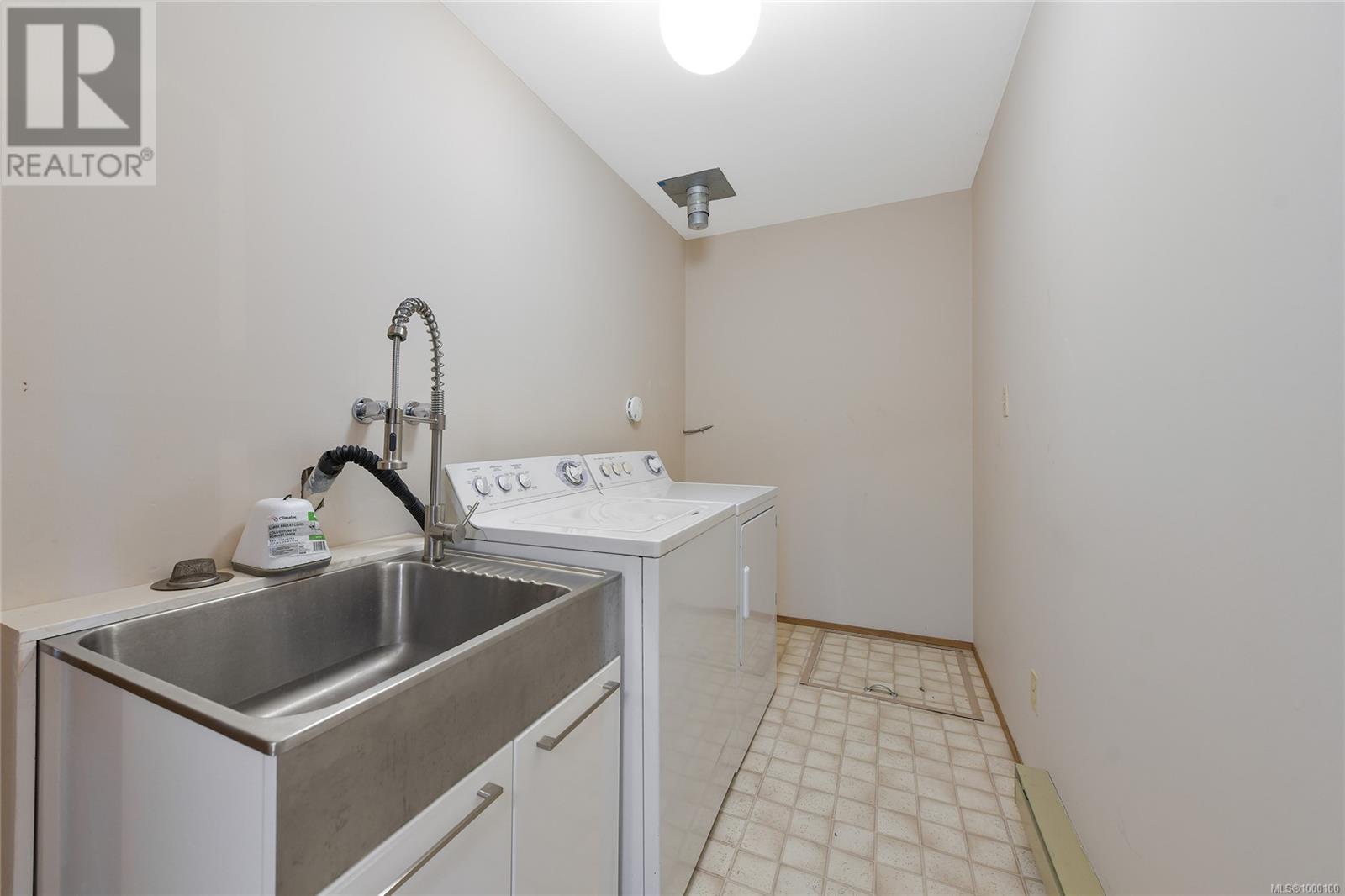 2 1144 Verdier Ave, Central Saanich