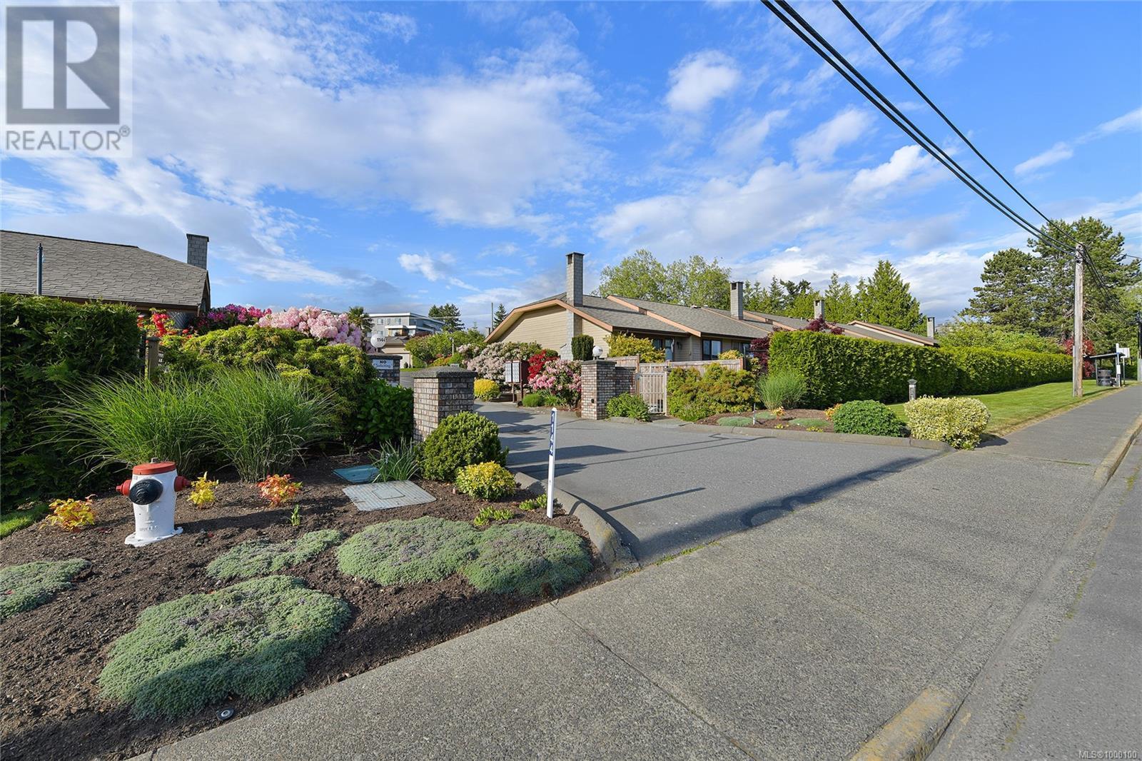 2 1144 Verdier Ave, Central Saanich