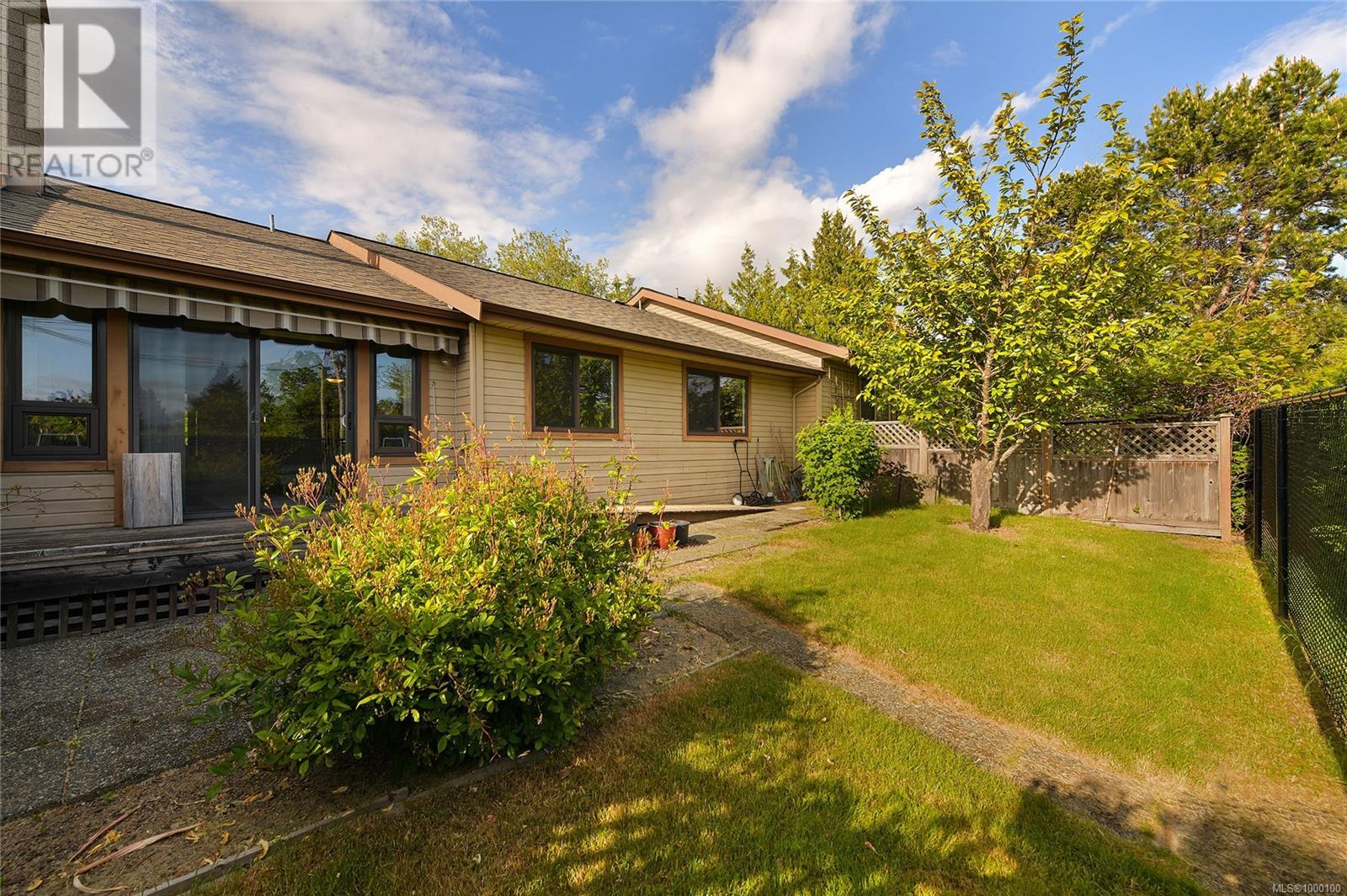2 1144 Verdier Ave, Central Saanich