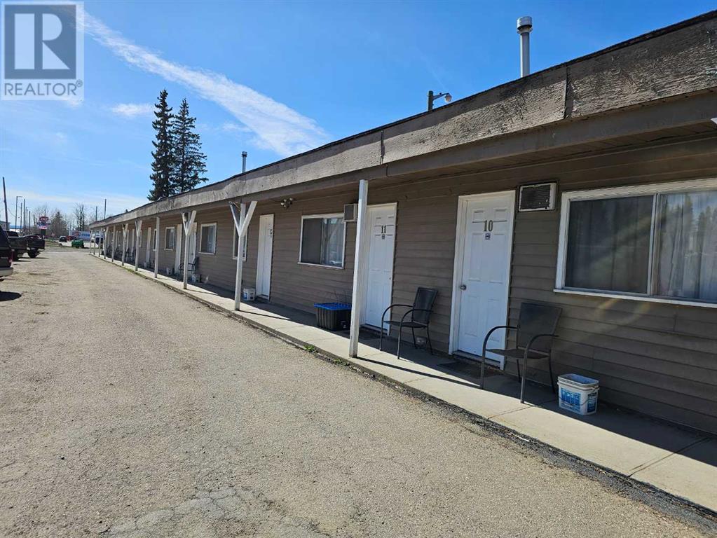 Photo 1 of 506 Main Avenue W, Sundre AB