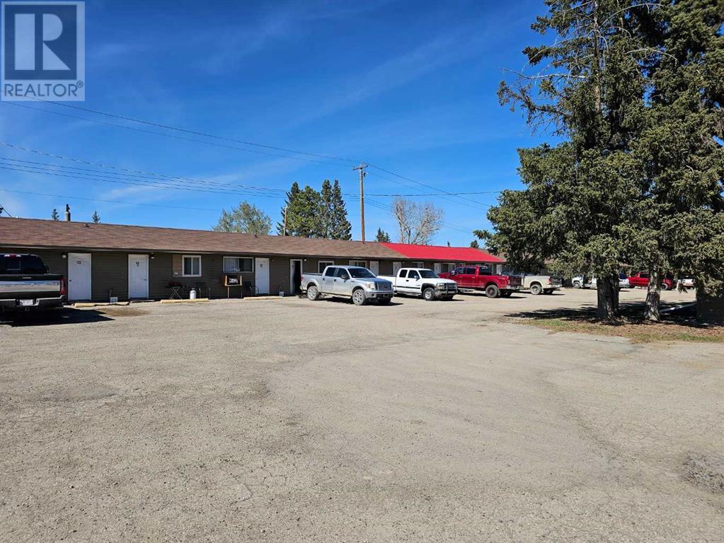 Photo 3 of 506 Main Avenue W, Sundre AB