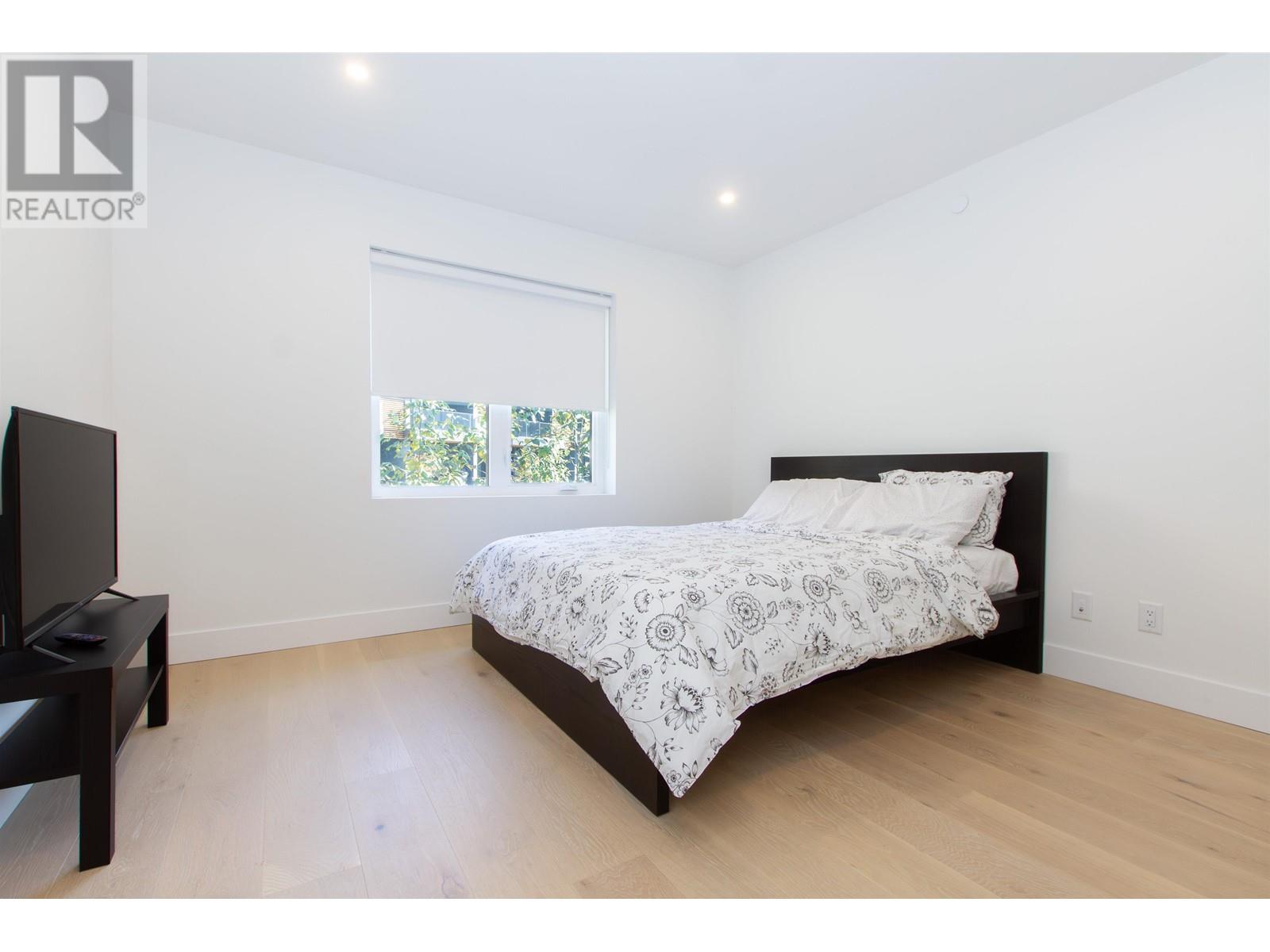 8 3385 MAMQUAM ROAD, Squamish