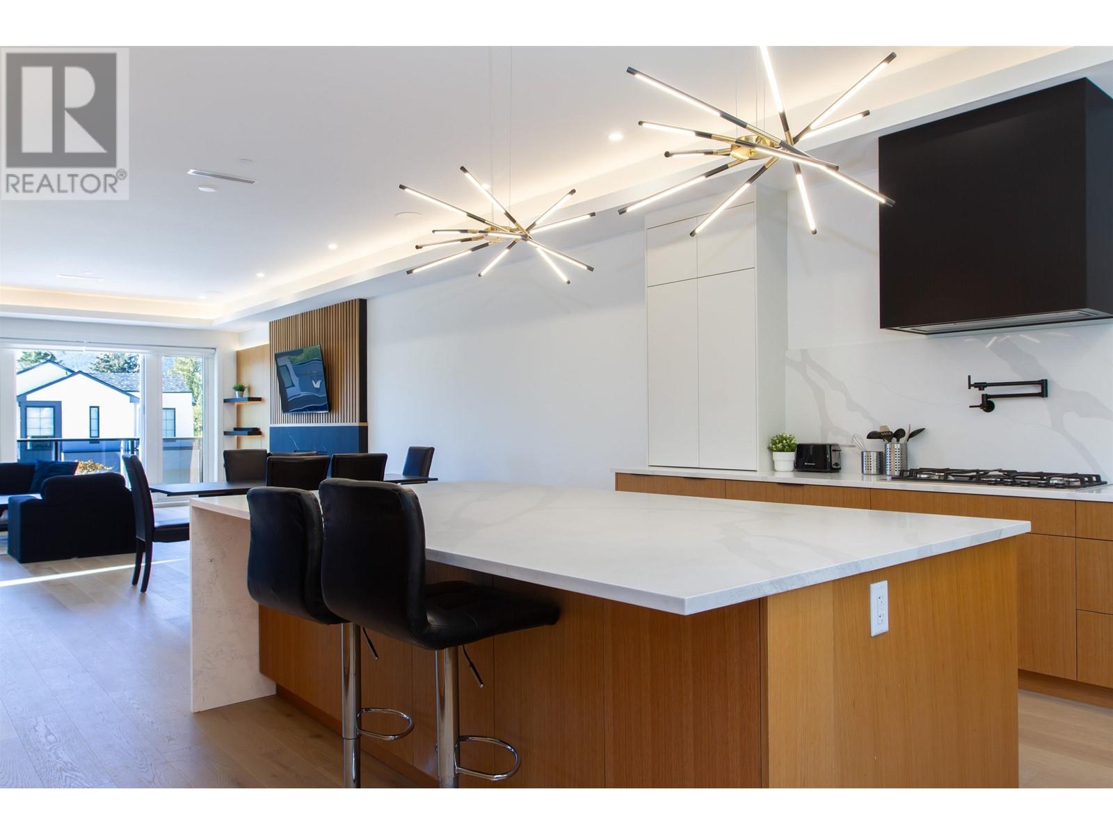 8 3385 MAMQUAM ROAD, Squamish