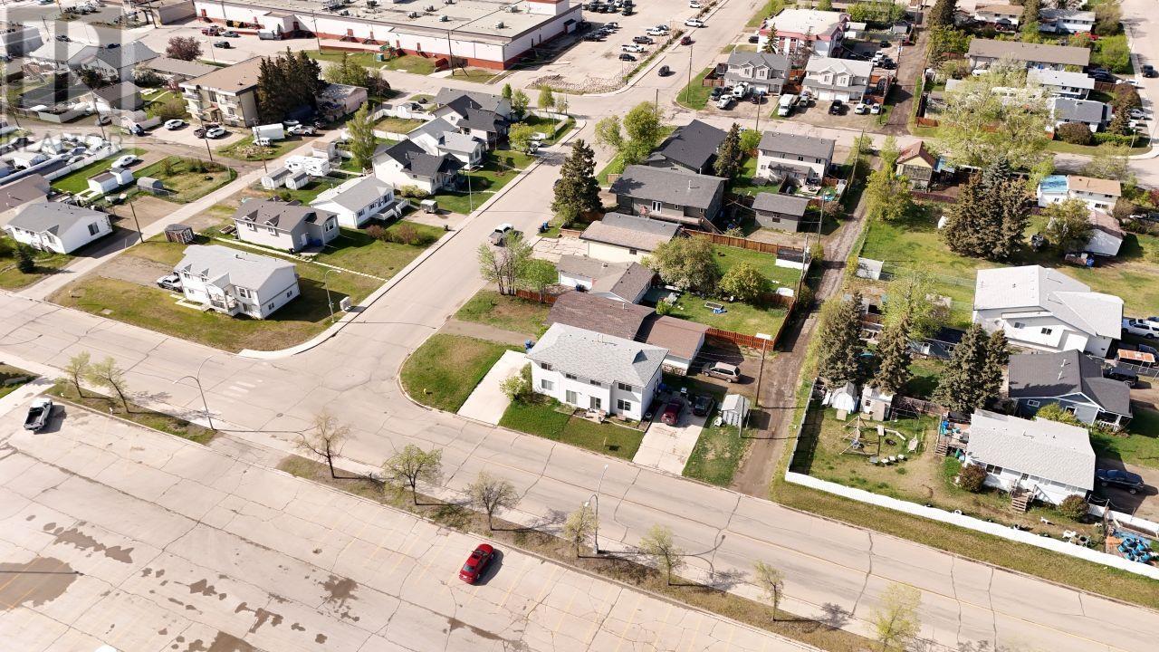 Photo 5 of 9706 9708 96 Avenue, Fort St John BC