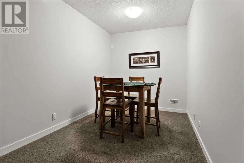 Single Family House for Sale in  Quarry Gardens SE Douglasdale/Glen Calgary 