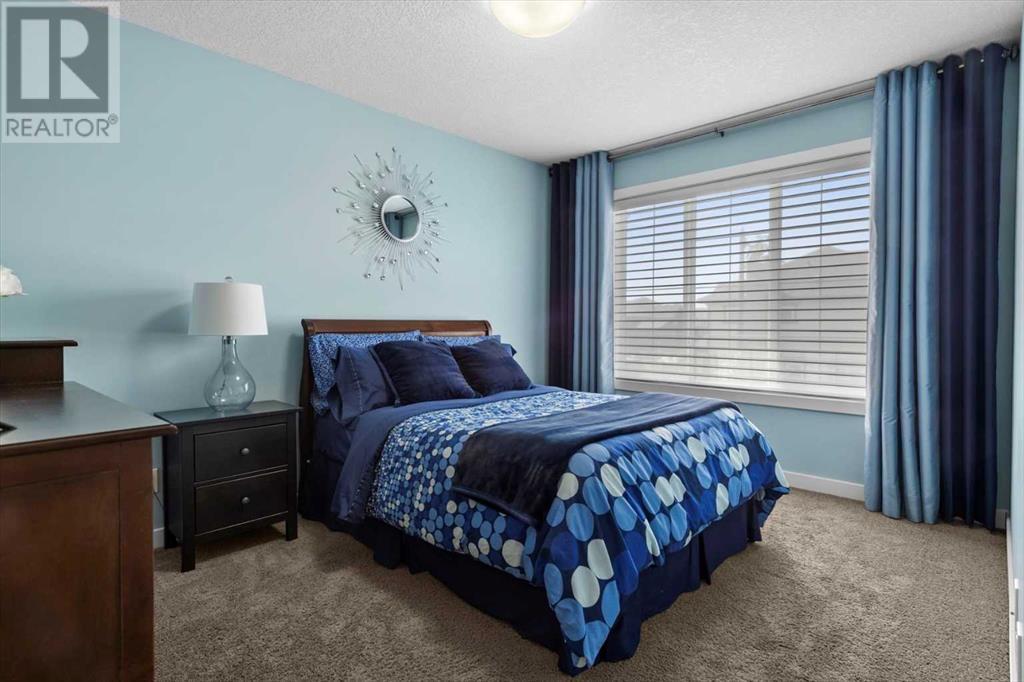 Single Family House for Sale in  Quarry Gardens SE Douglasdale/Glen Calgary 