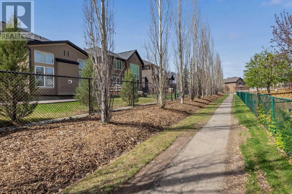 Single Family House for Sale in  Quarry Gardens SE Douglasdale/Glen Calgary 