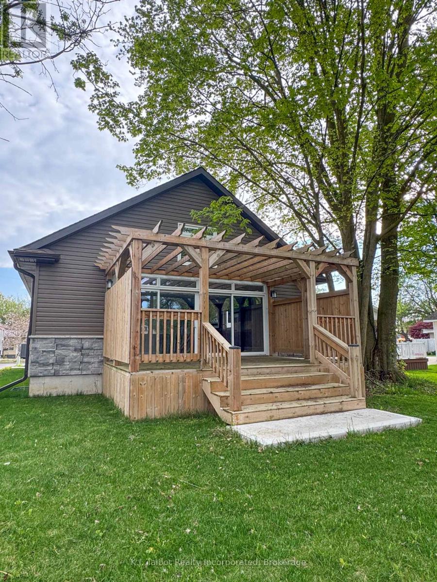 Photo 8 of 52 Queen Street, Huron East ON