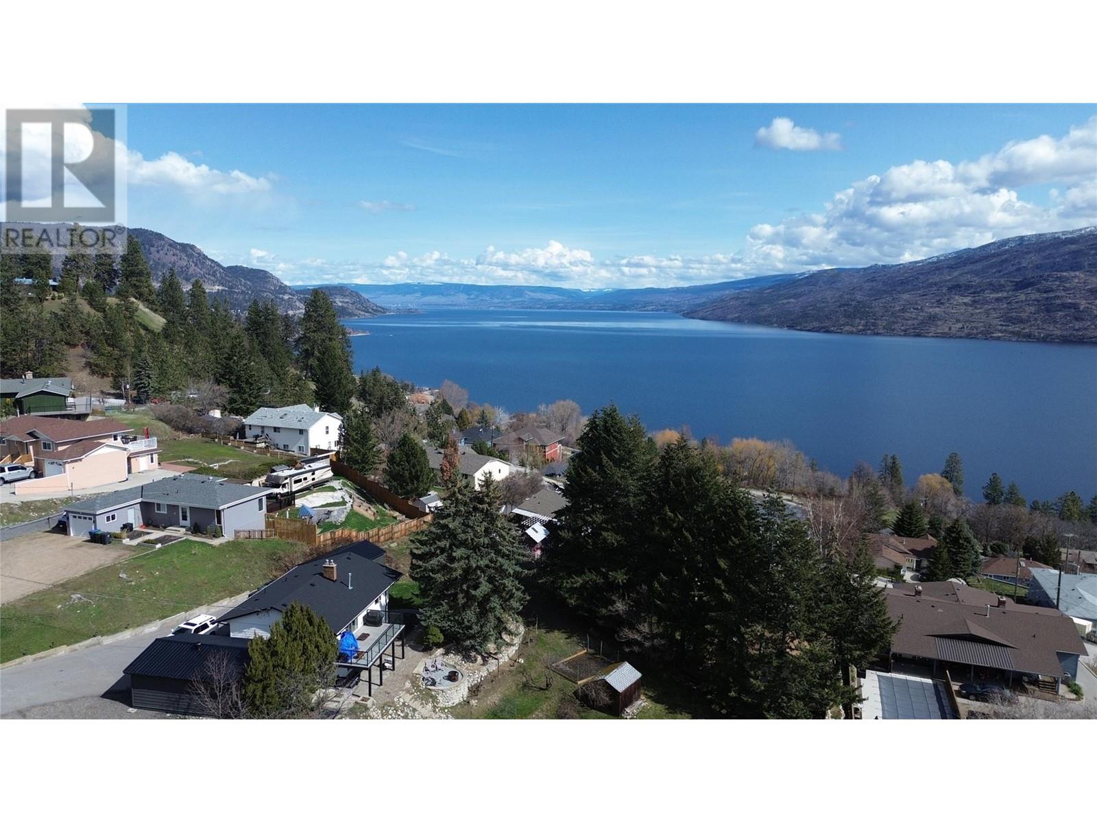 6040 Ellison Avenue, Peachland