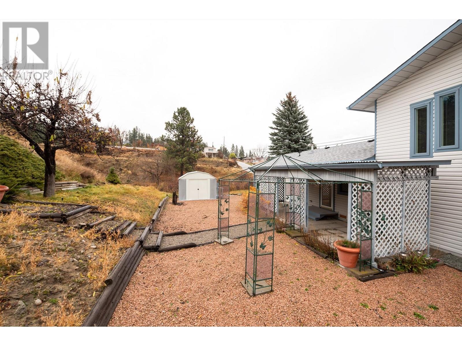  6040 Ellison Avenue, Peachland