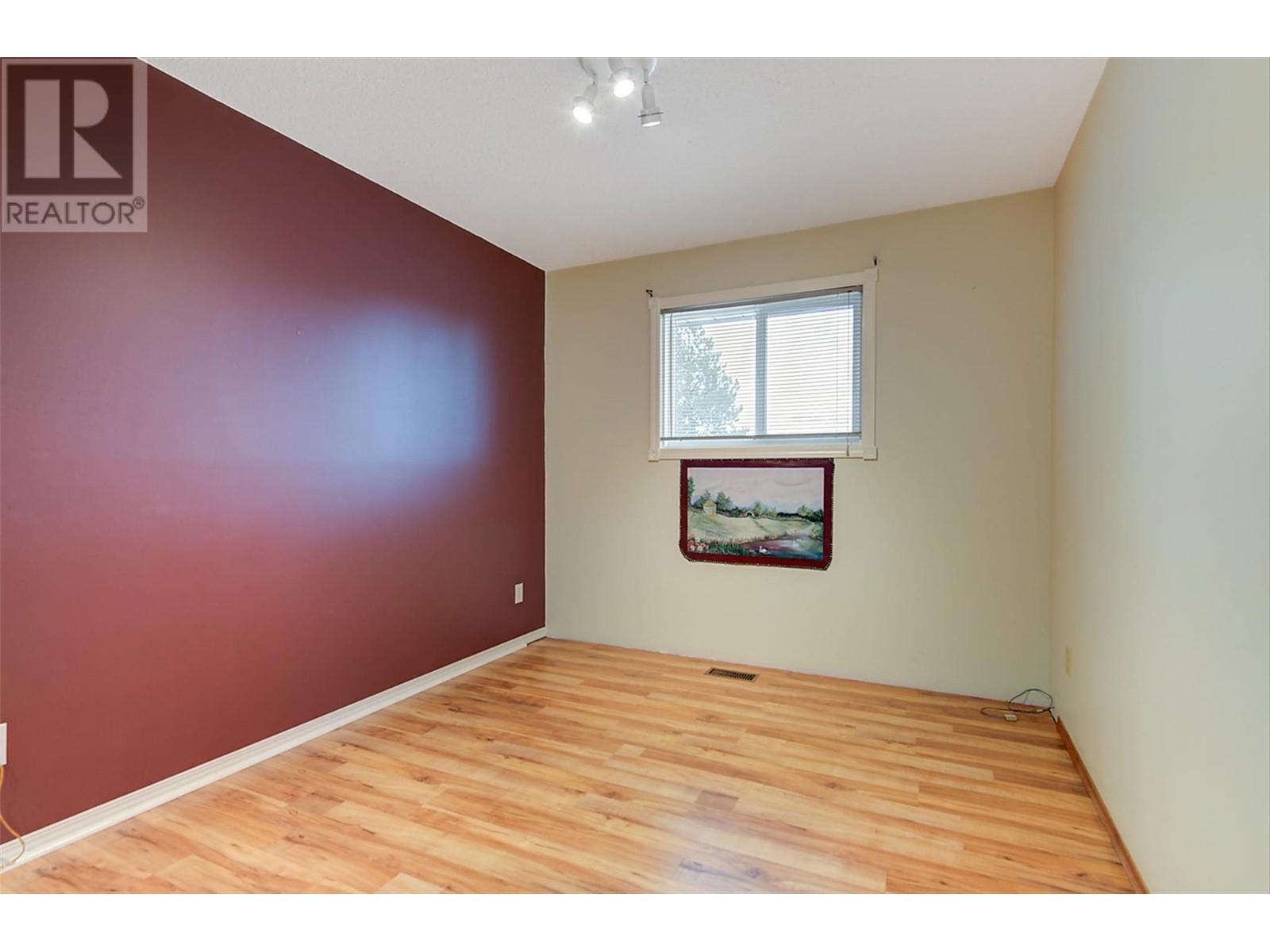  6040 Ellison Avenue, Peachland
