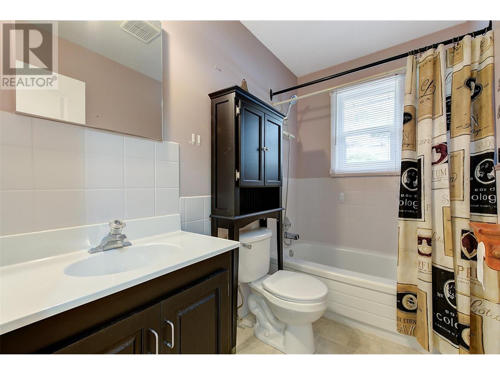  6040 Ellison Avenue, Peachland
