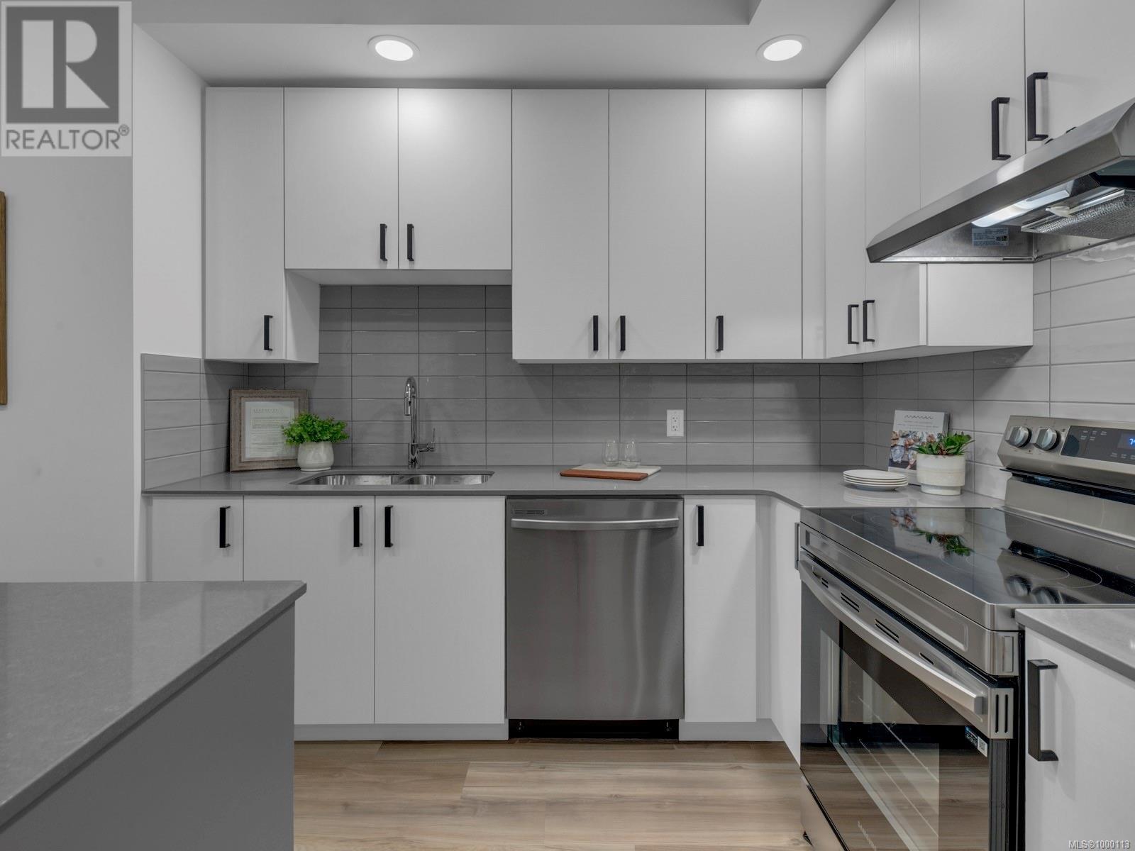 114 2390 City Gate Boulevard, Langford