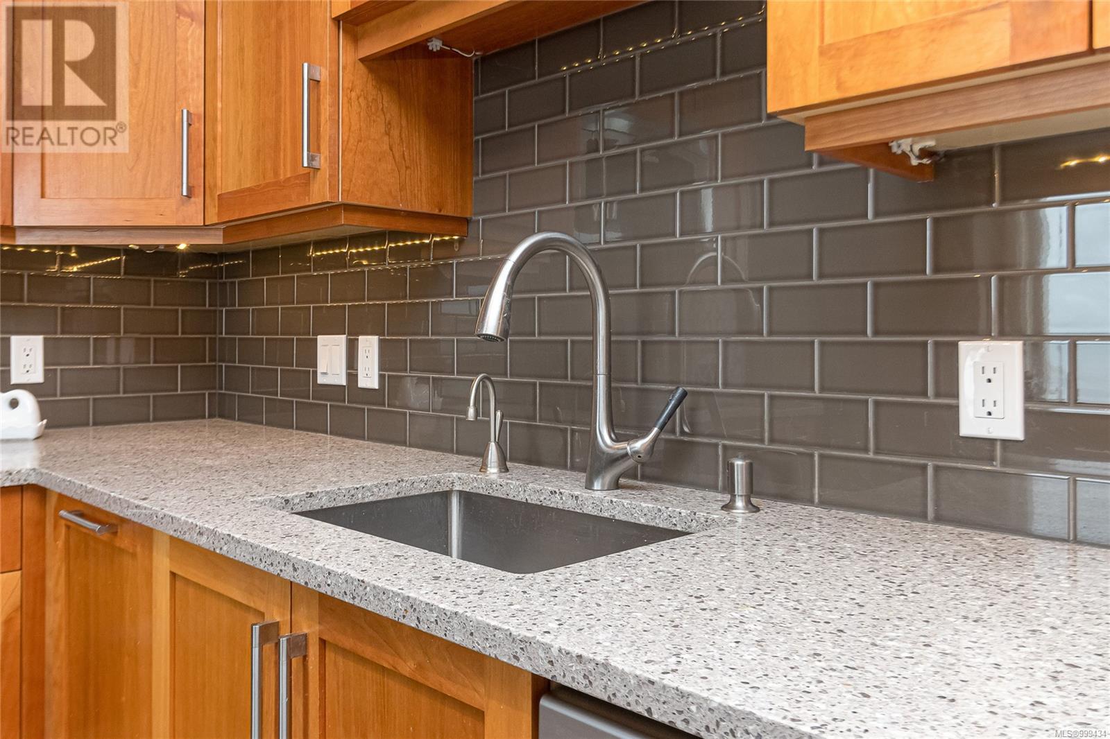 Photo 10 of 305 11 Cooperage Pl, Victoria BC