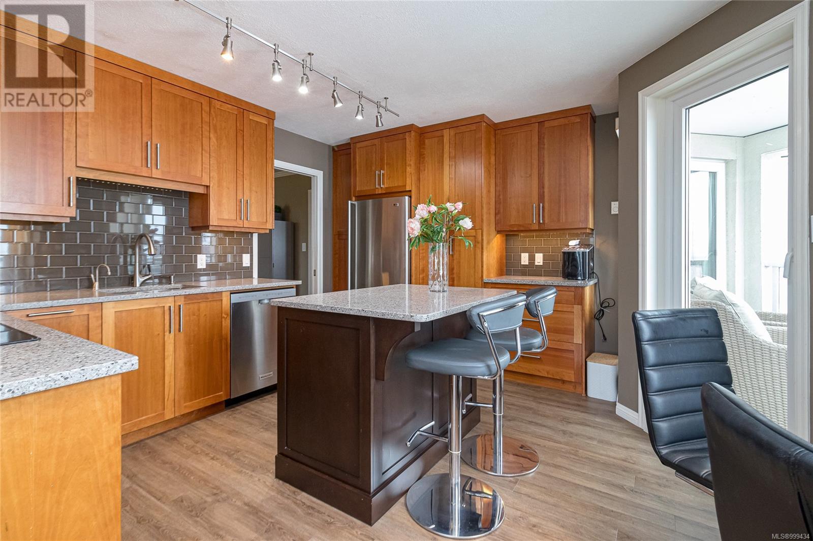 Photo 12 of 305 11 Cooperage Pl, Victoria BC