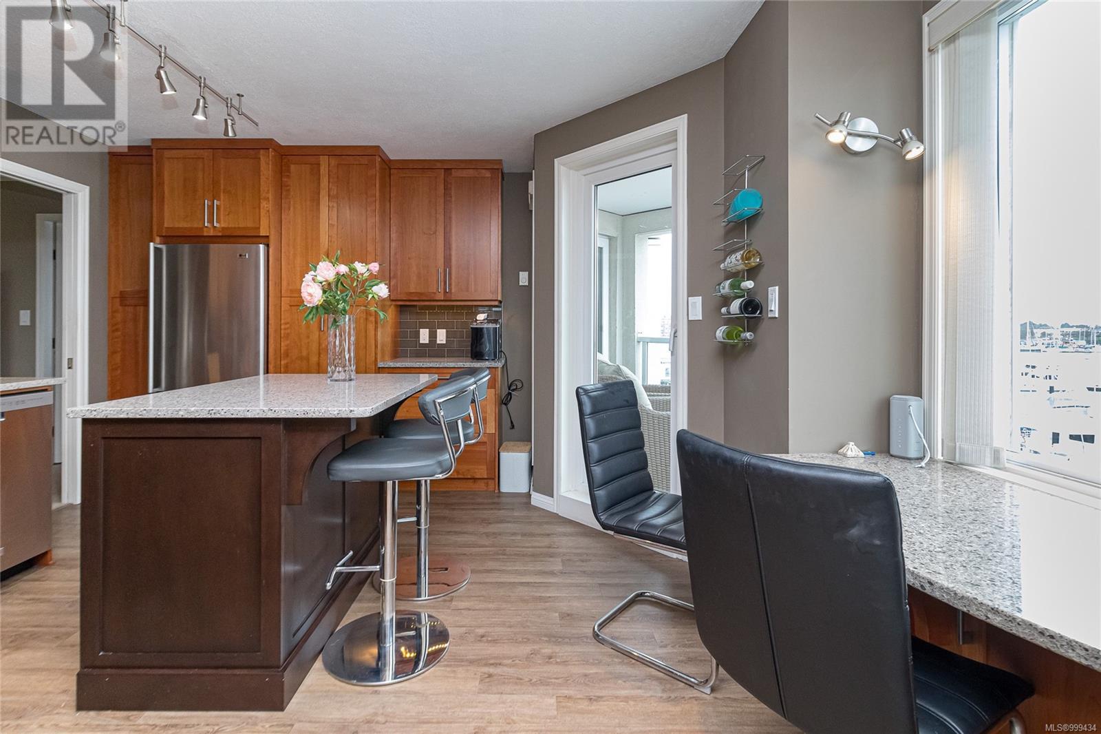 Photo 13 of 305 11 Cooperage Pl, Victoria BC