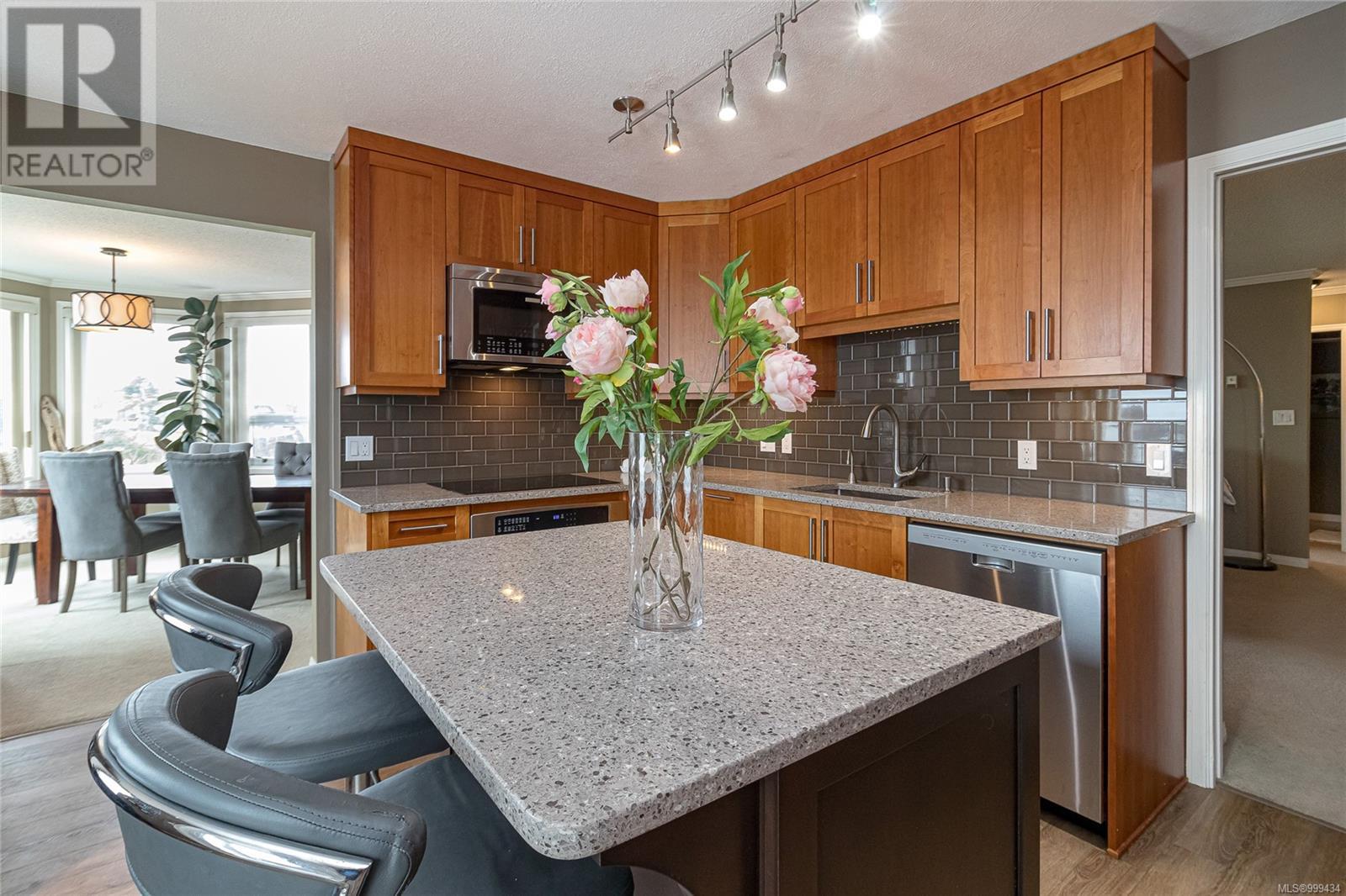 Photo 15 of 305 11 Cooperage Pl, Victoria BC