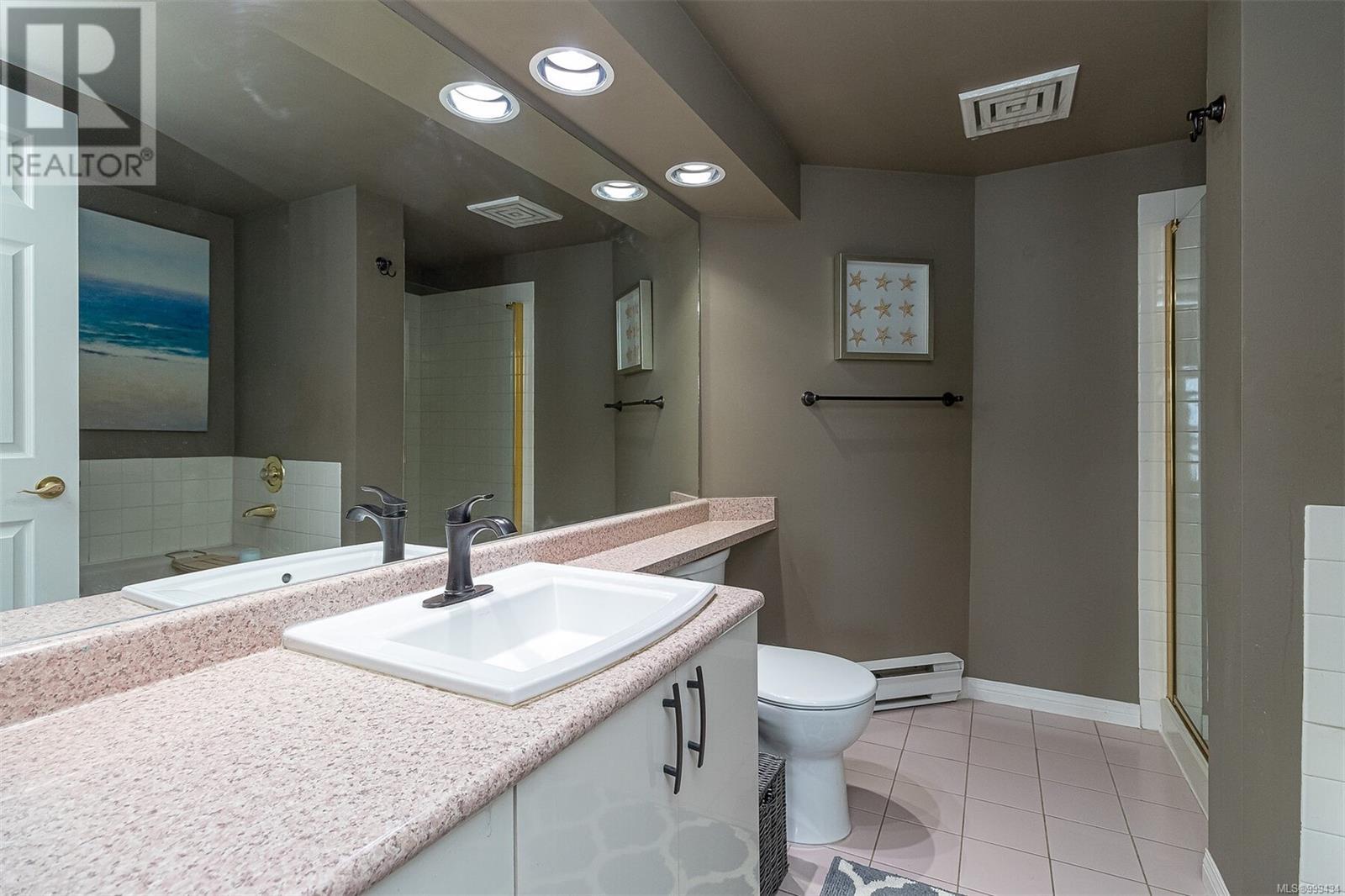 Photo 22 of 305 11 Cooperage Pl, Victoria BC