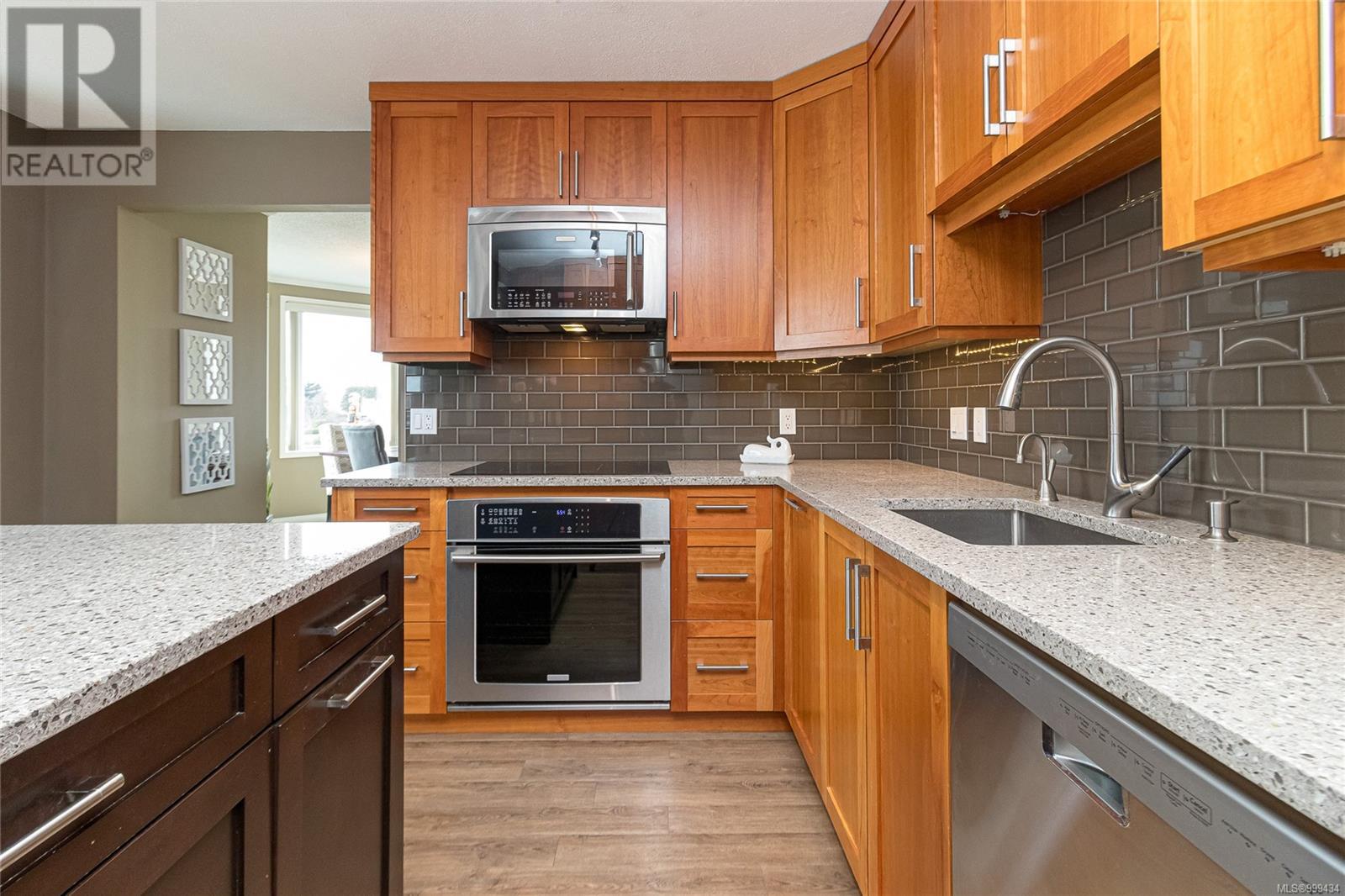 Photo 9 of 305 11 Cooperage Pl, Victoria BC