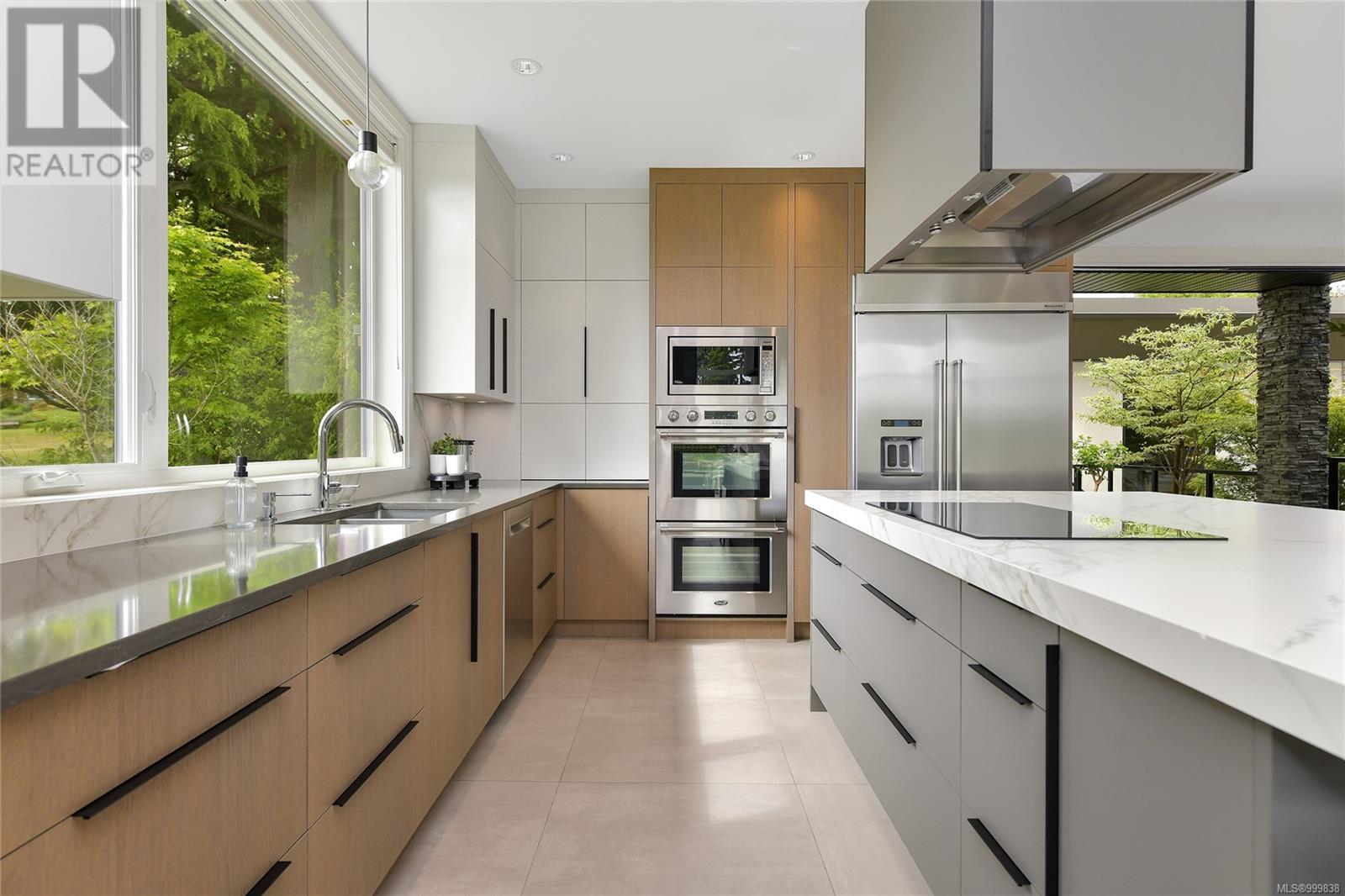  2324 Middowne Road, Oak Bay