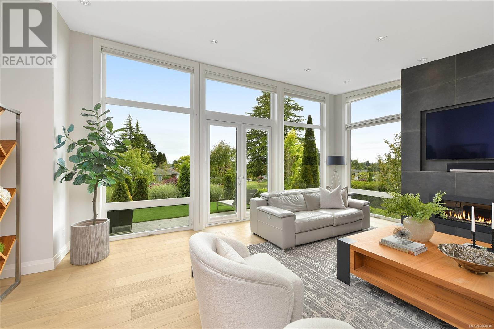 Photo 10 of 2324 Middowne Rd, Oak Bay BC