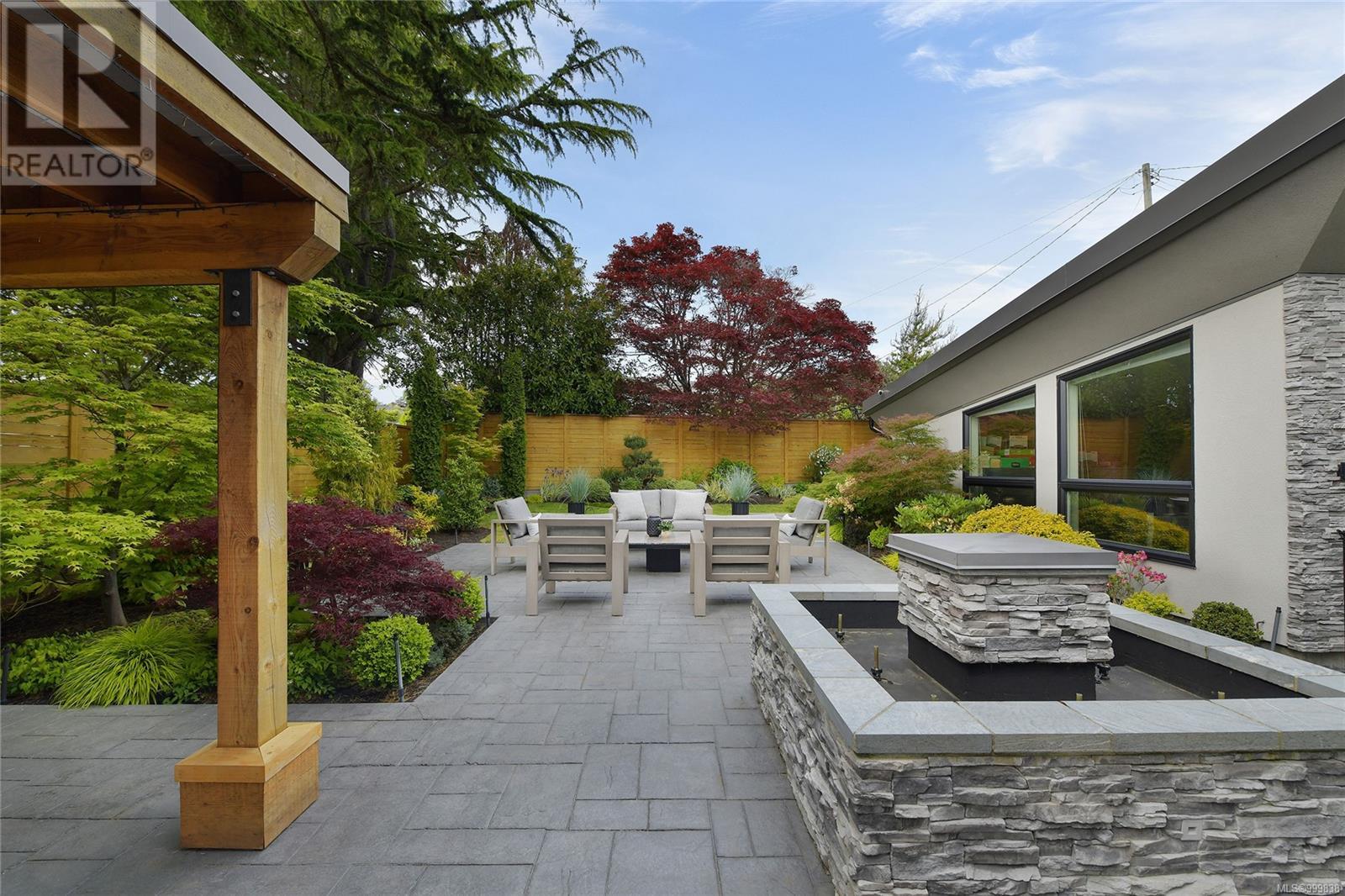 Photo 32 of 2324 Middowne Rd, Oak Bay BC
