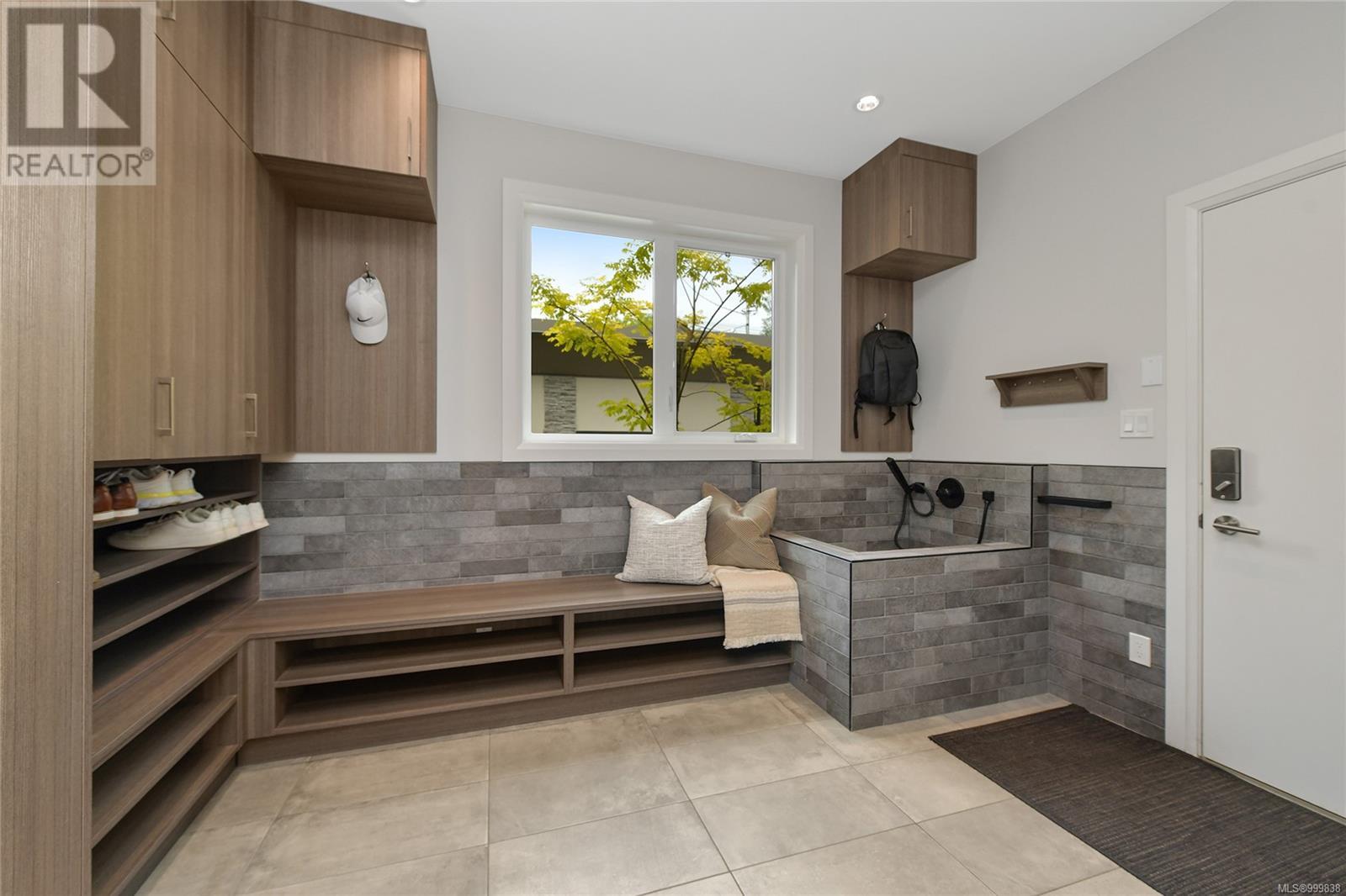 Photo 43 of 2324 Middowne Rd, Oak Bay BC