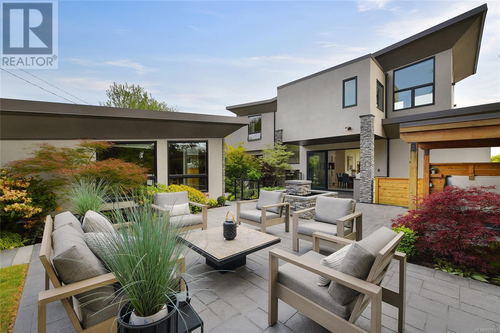 Photo 35 of 2324 Middowne Rd, Oak Bay BC