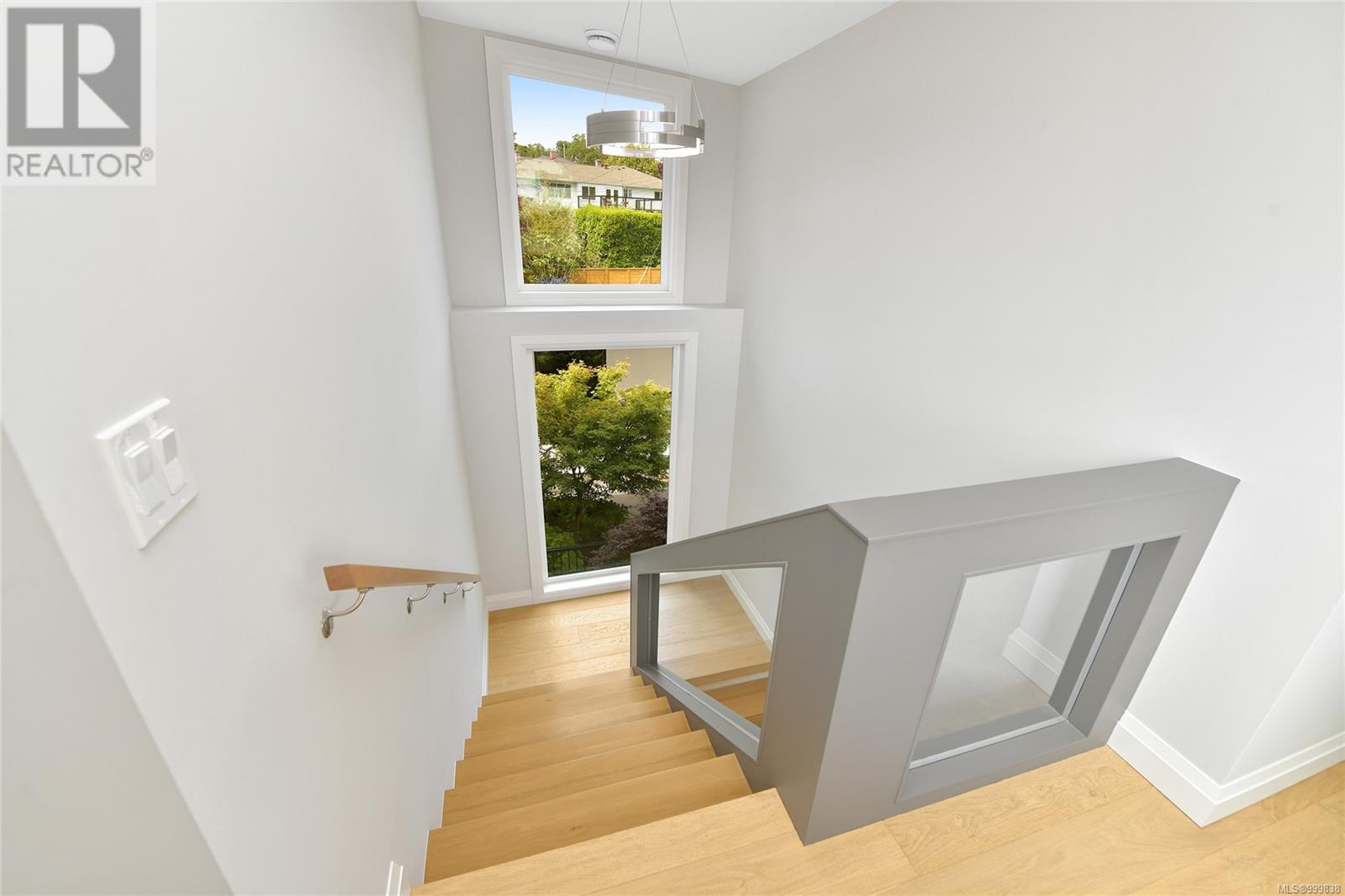  2324 Middowne Road, Oak Bay