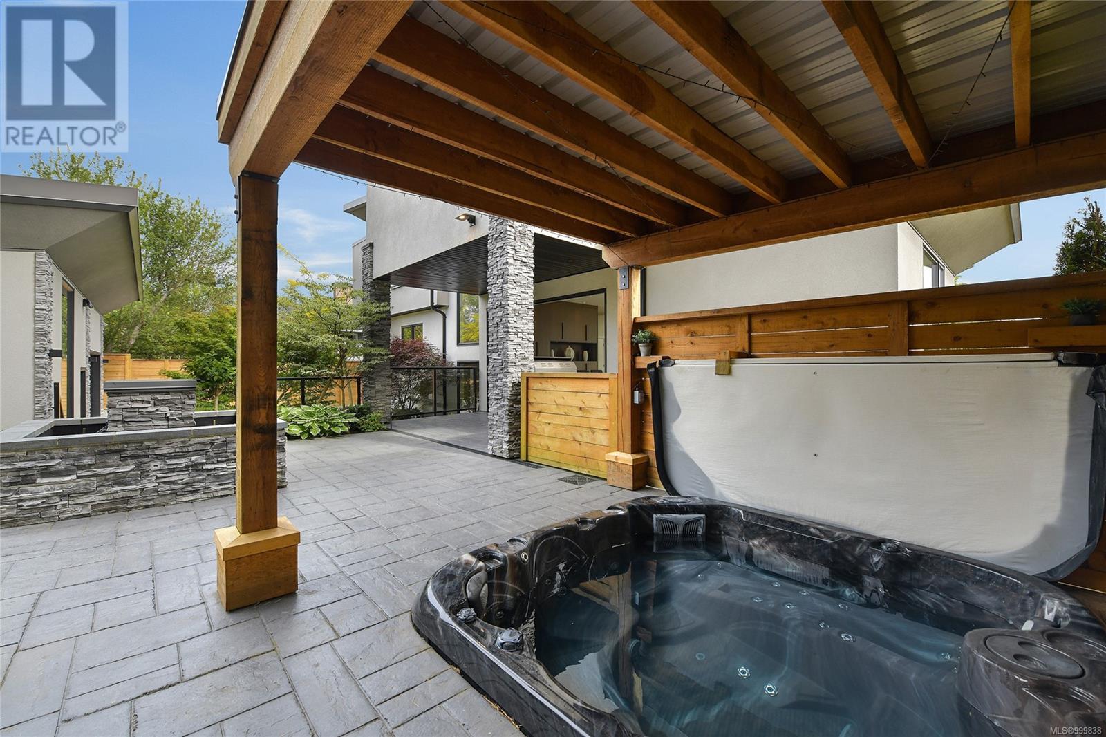 Photo 33 of 2324 Middowne Rd, Oak Bay BC