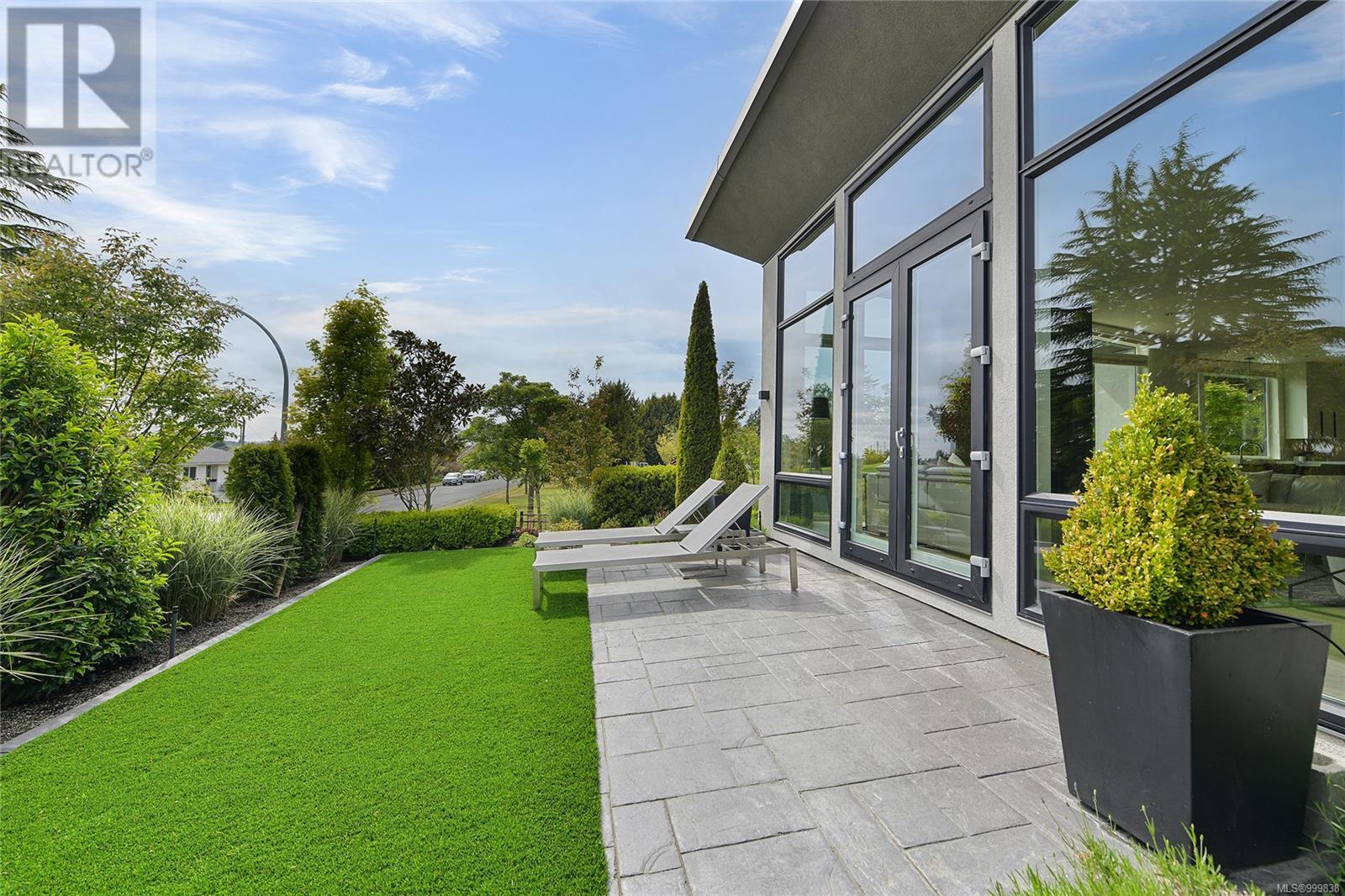  2324 Middowne Road, Oak Bay