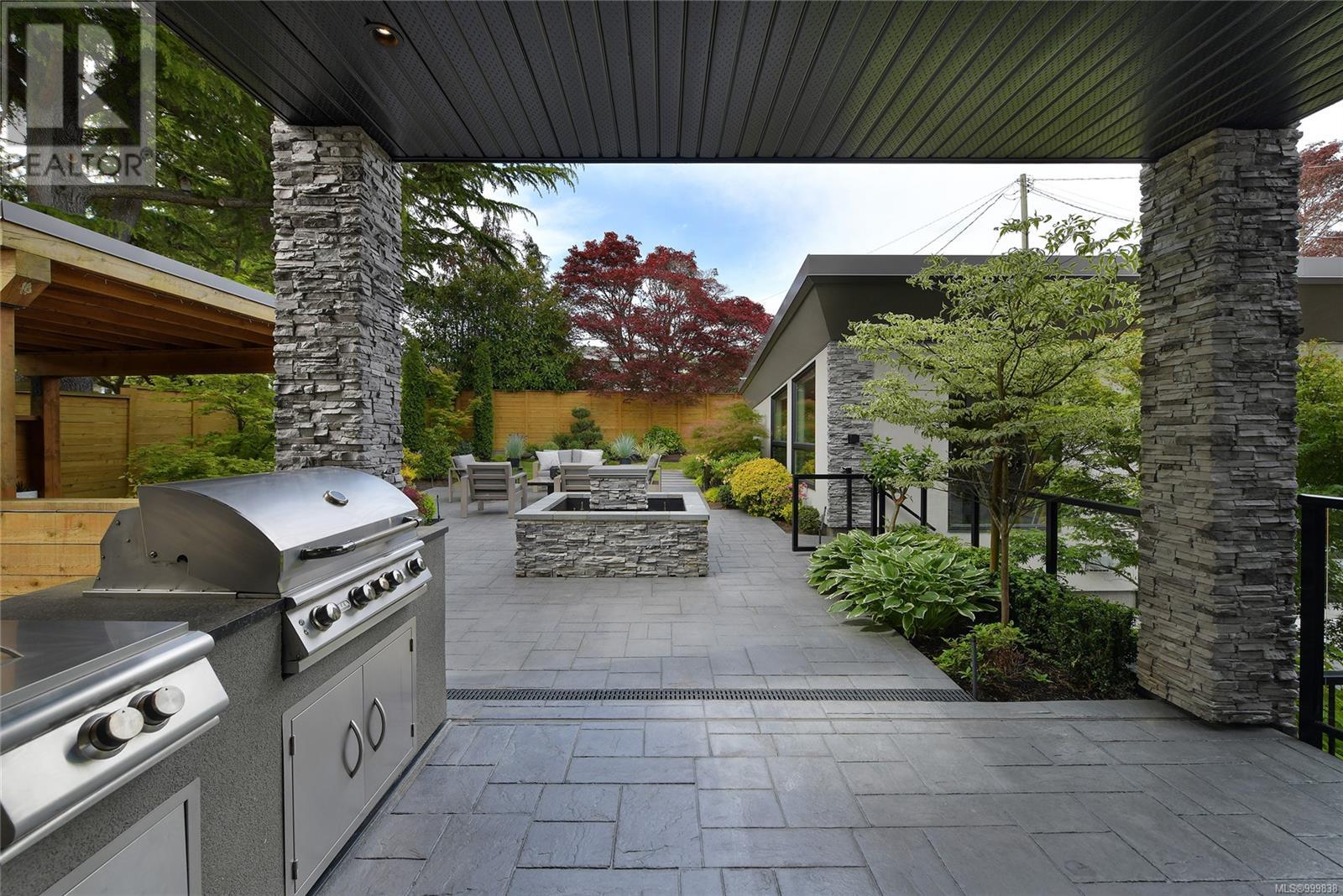  2324 Middowne Road, Oak Bay