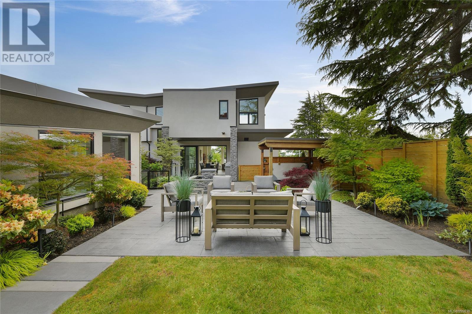 Photo 39 of 2324 Middowne Rd, Oak Bay BC