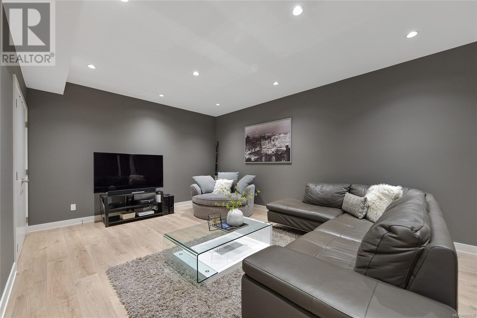  2324 Middowne Road, Oak Bay