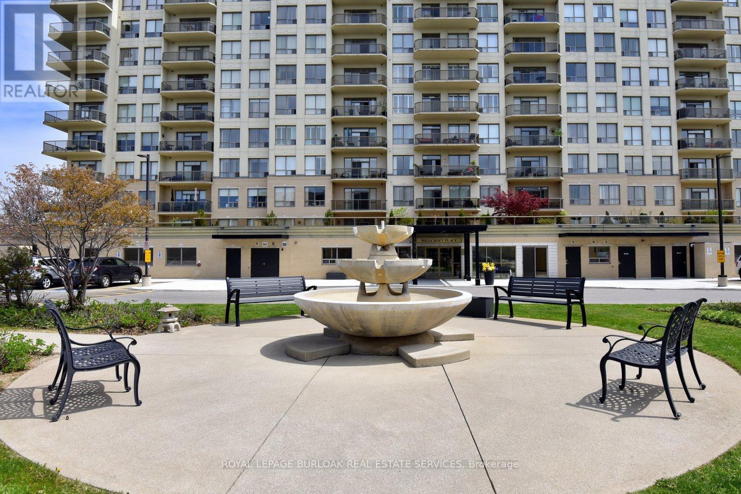 Photo 1 of 505 1998 Ironstone Drive, Burlington ON