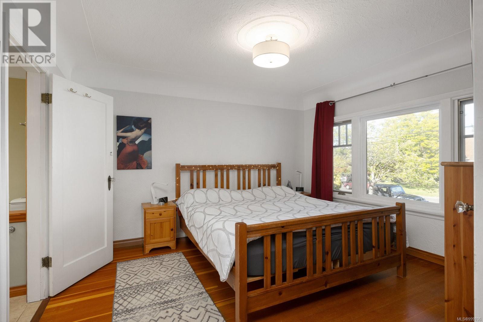  1030 Roslyn Road, Oak Bay