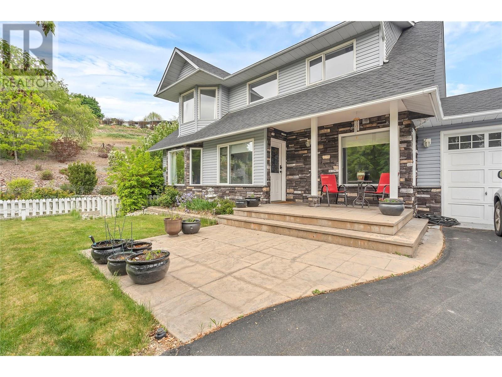 7982 VICTORIA Road South, Summerland