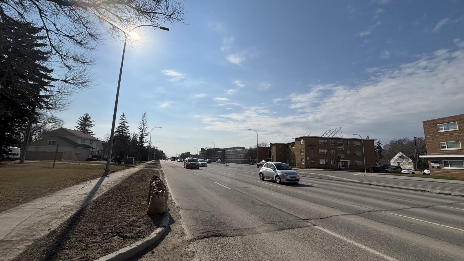 Photo 2 of 2194 Portage Avenue, Winnipeg MB