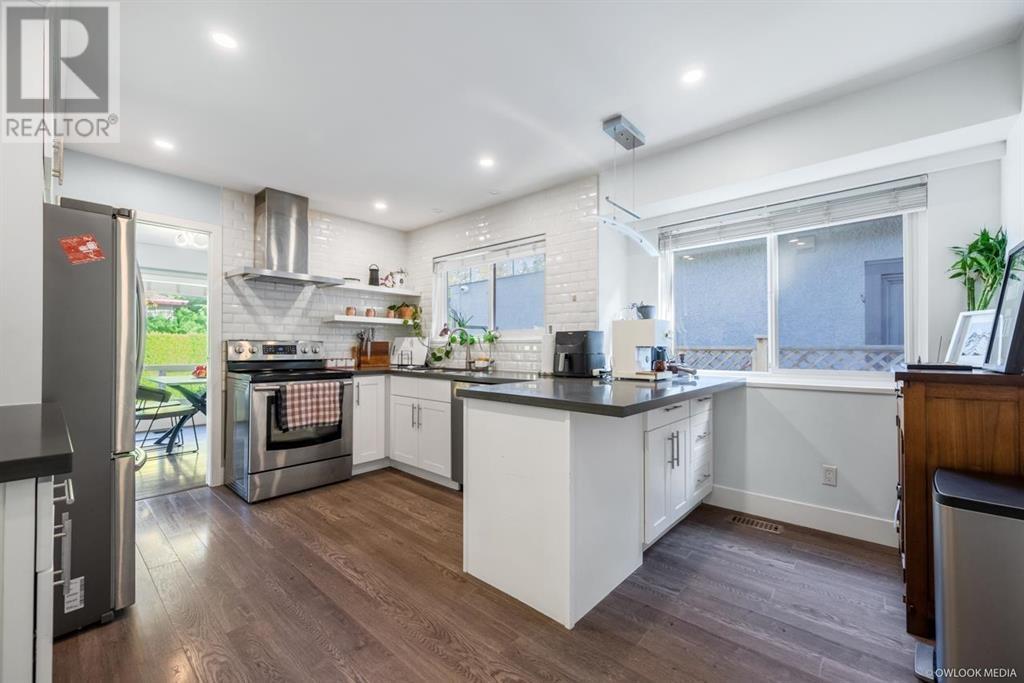 Photo 7 of 7180 Schaefer Avenue, Richmond BC