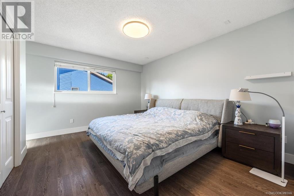 Photo 8 of 7180 Schaefer Avenue, Richmond BC