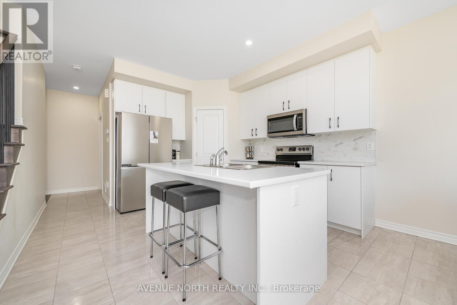Photo 4 of 756 Namur Street, Russell ON