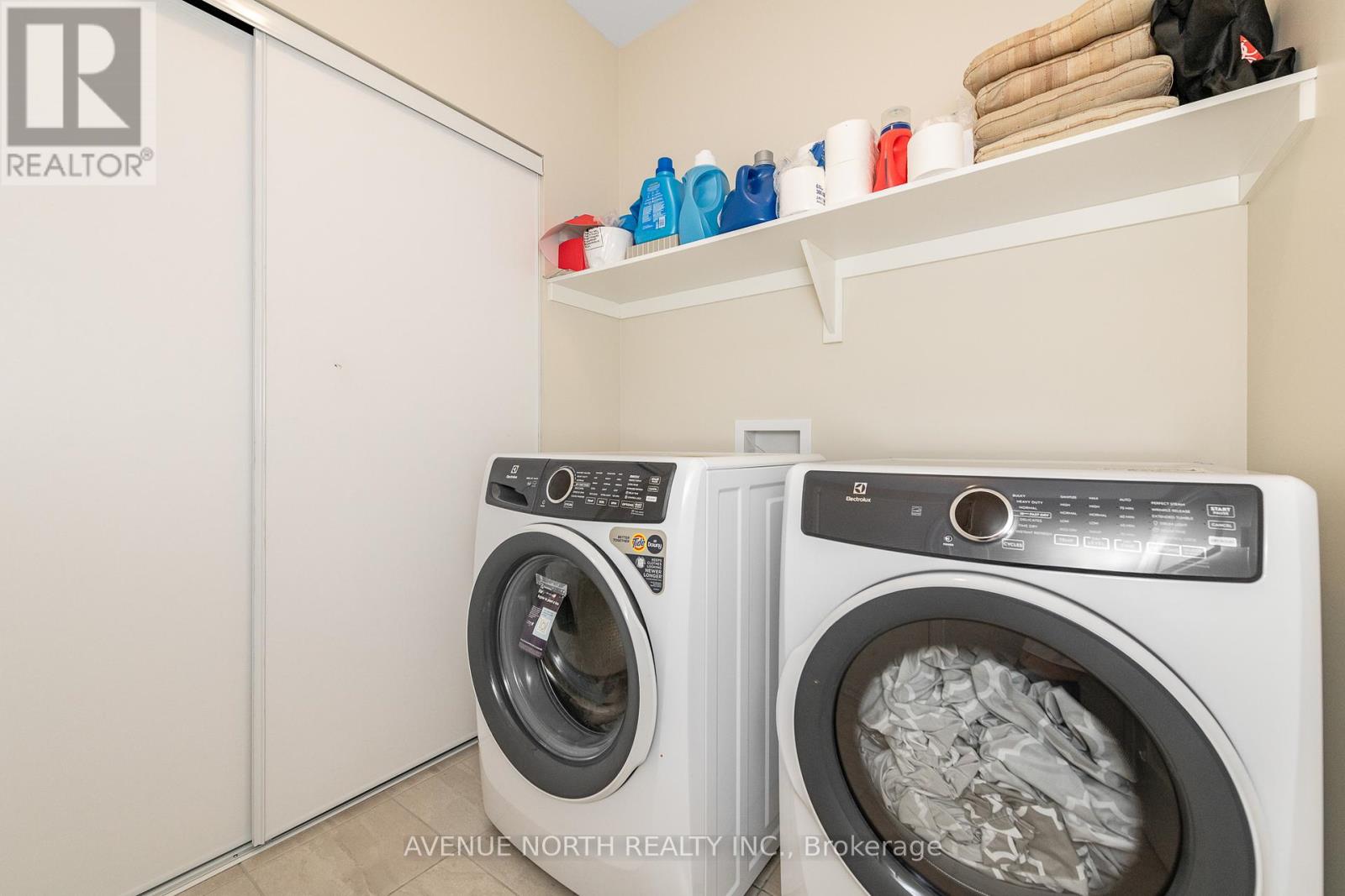 Photo 5 of 756 Namur Street, Russell ON