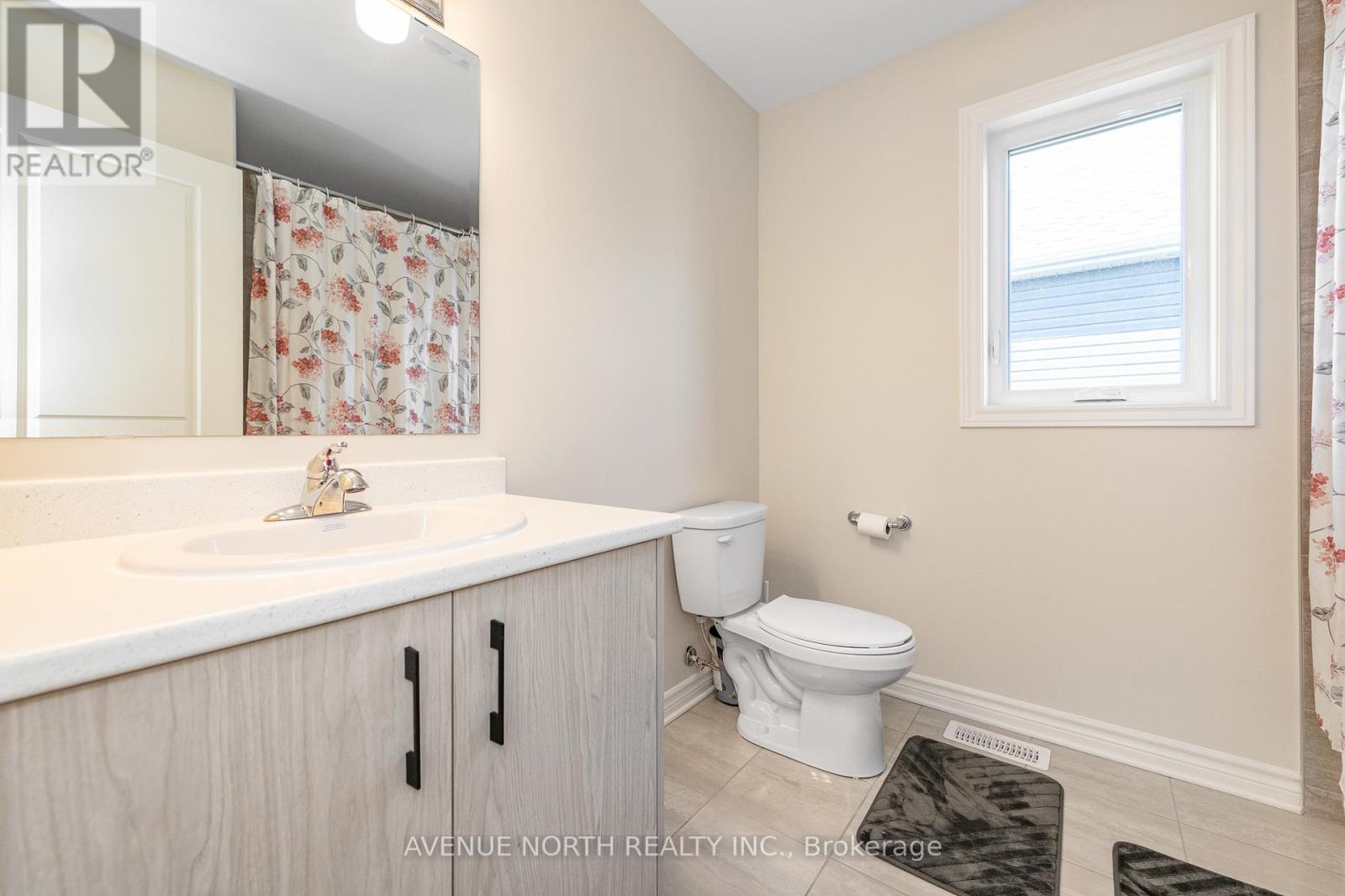 Photo 2 of 756 Namur Street, Russell ON
