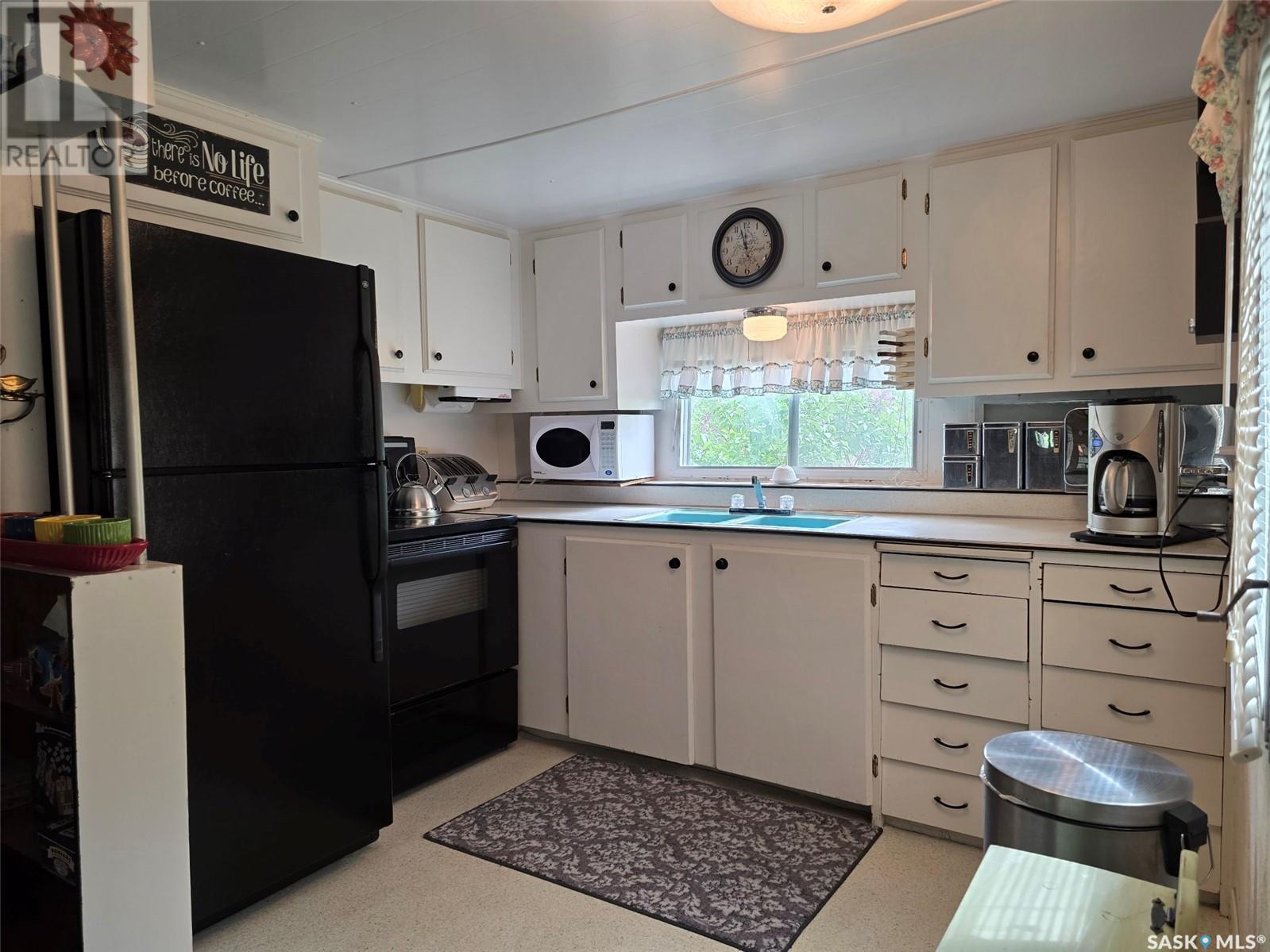 Photo 2 of 58 Duncairn Dr, Webb Rm No 138 SK