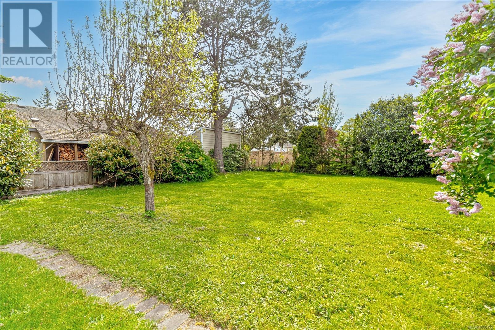  1725 Mortimer Street, Saanich