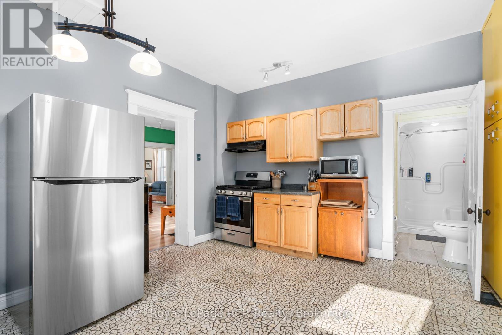 Photo 13 of 463 12 Th Street, Hanover ON